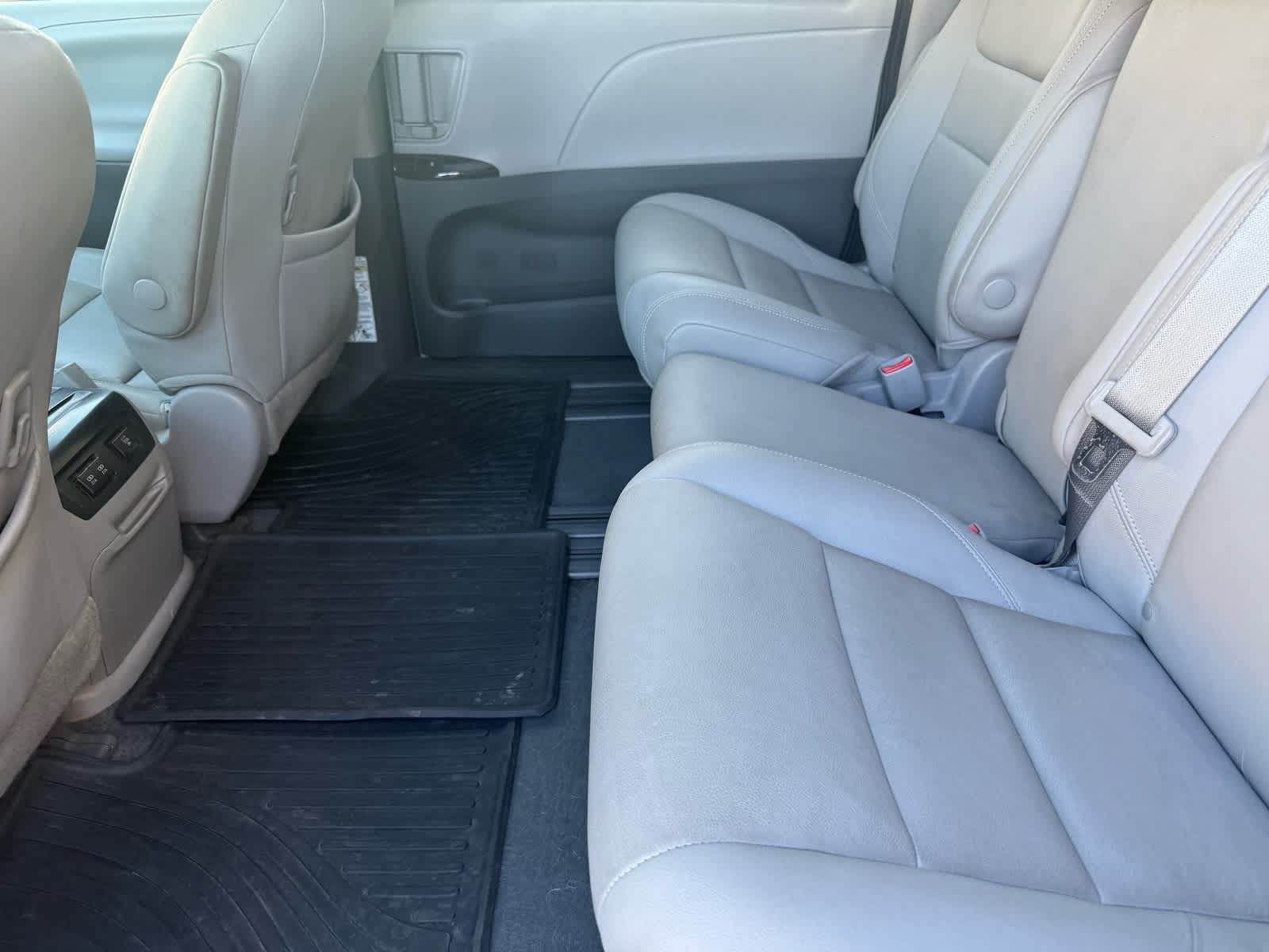 Thumbnail: 2020 Toyota Sienna - 15