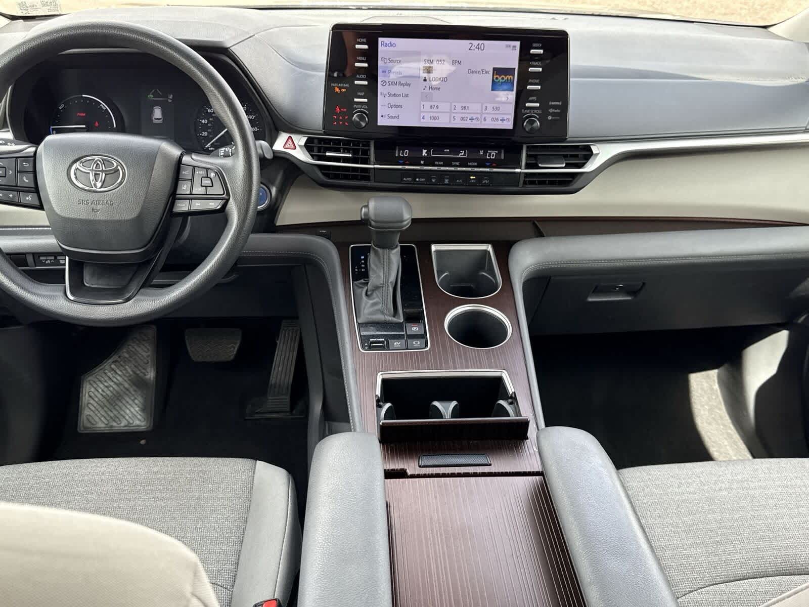 2024 Toyota Sienna LE 15