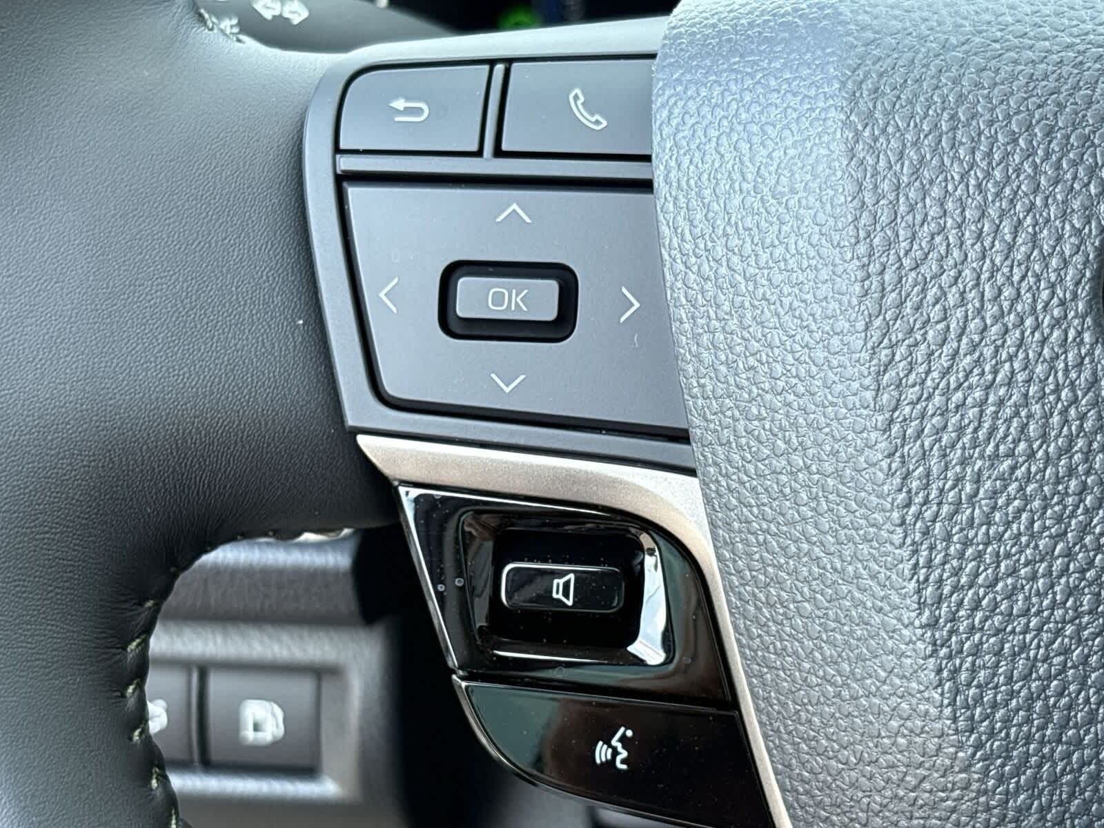 Thumbnail: 2025 Toyota Camry - 28