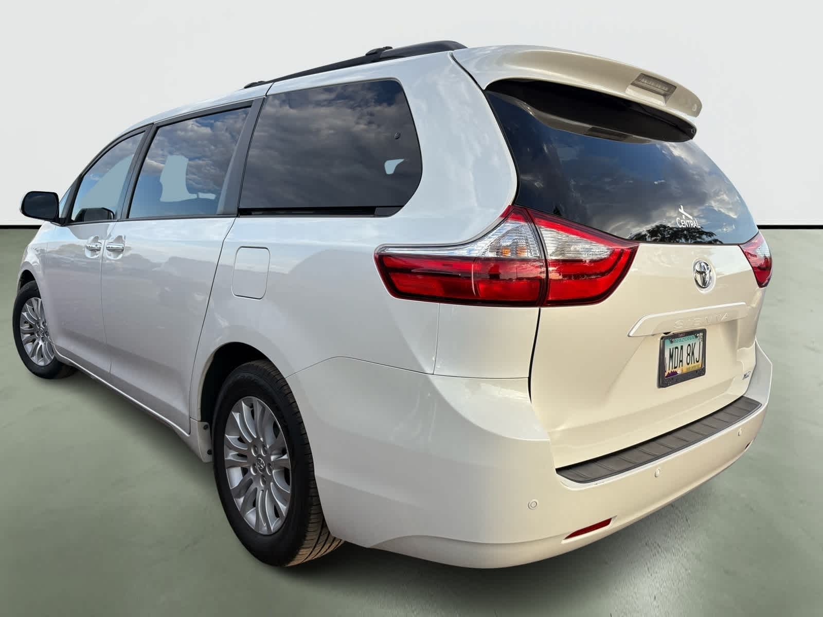 Thumbnail: 2017 Toyota Sienna - 3