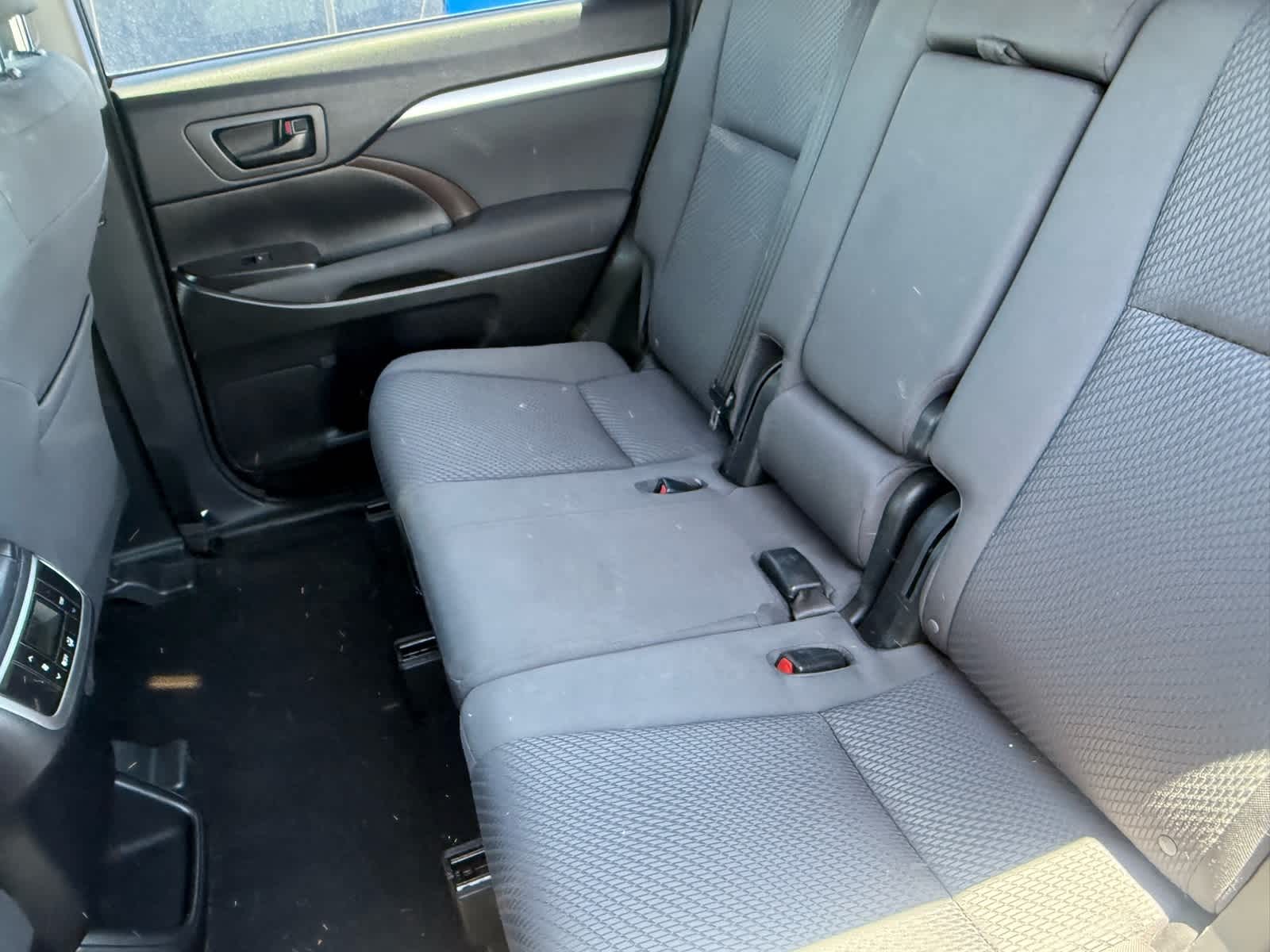 Thumbnail: 2015 Toyota Highlander - 19