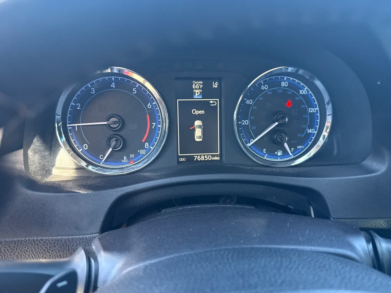 Thumbnail: 2018 Toyota Corolla - 18