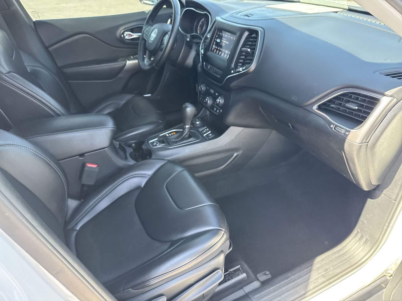 Thumbnail: 2019 Jeep Cherokee - 11