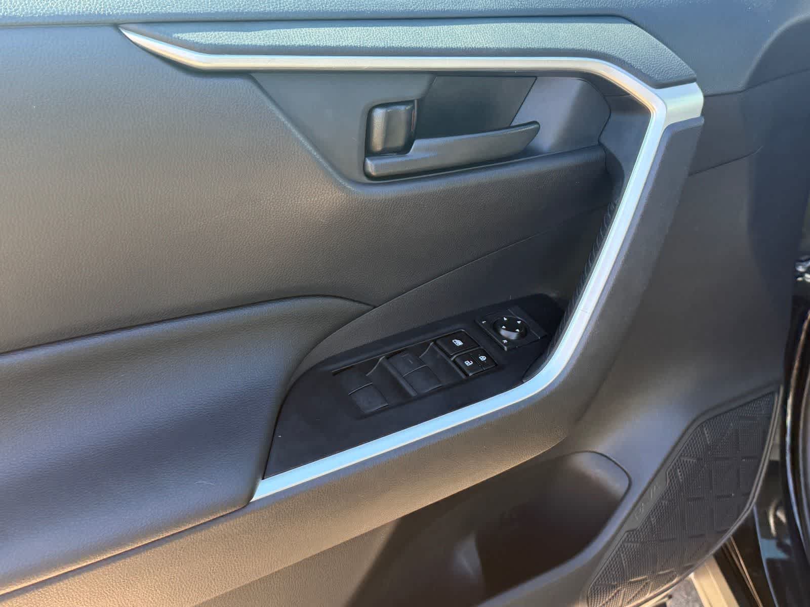 Thumbnail: 2021 Toyota RAV4 - 13