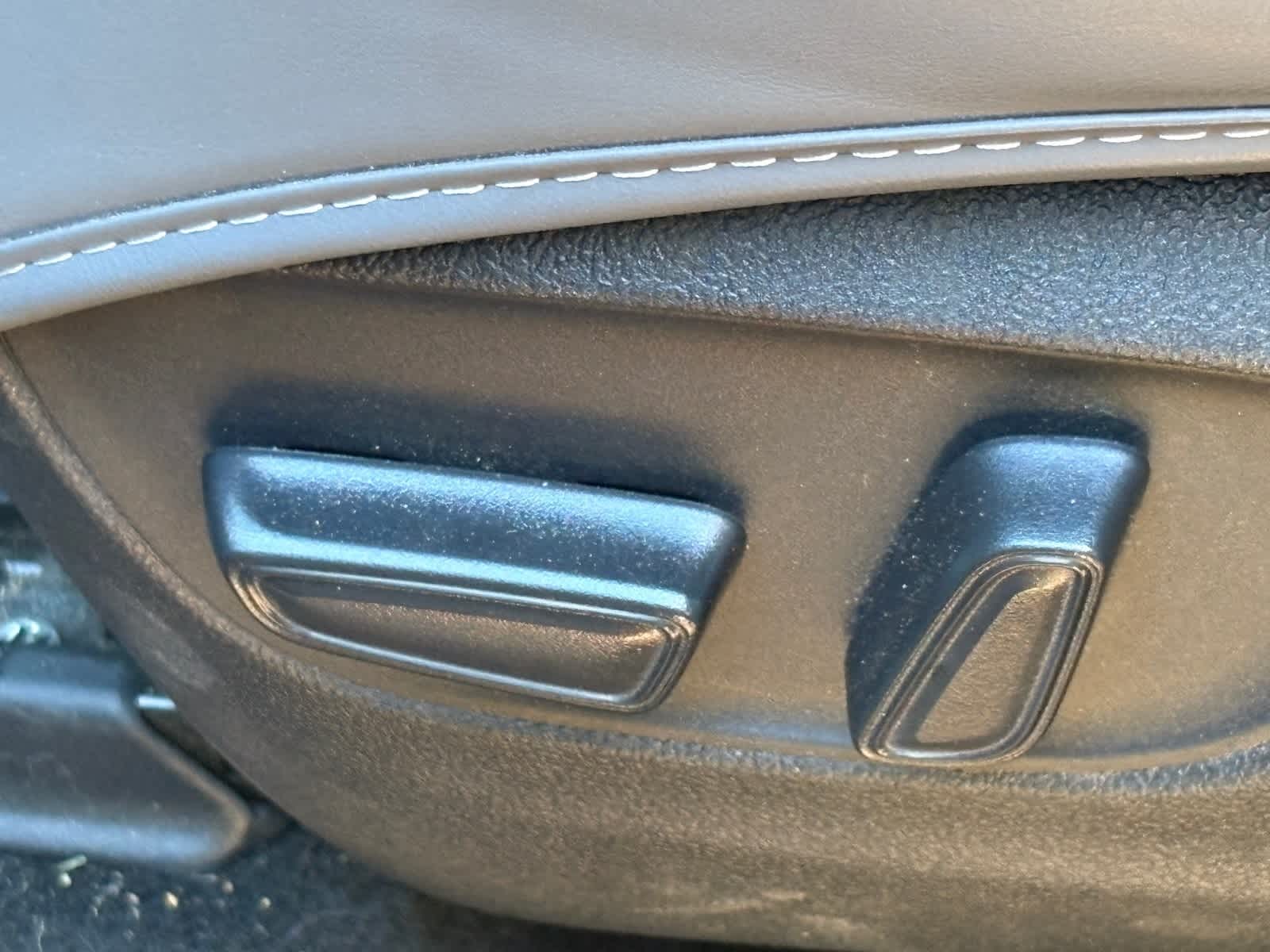 Thumbnail: 2022 Toyota Highlander - 14