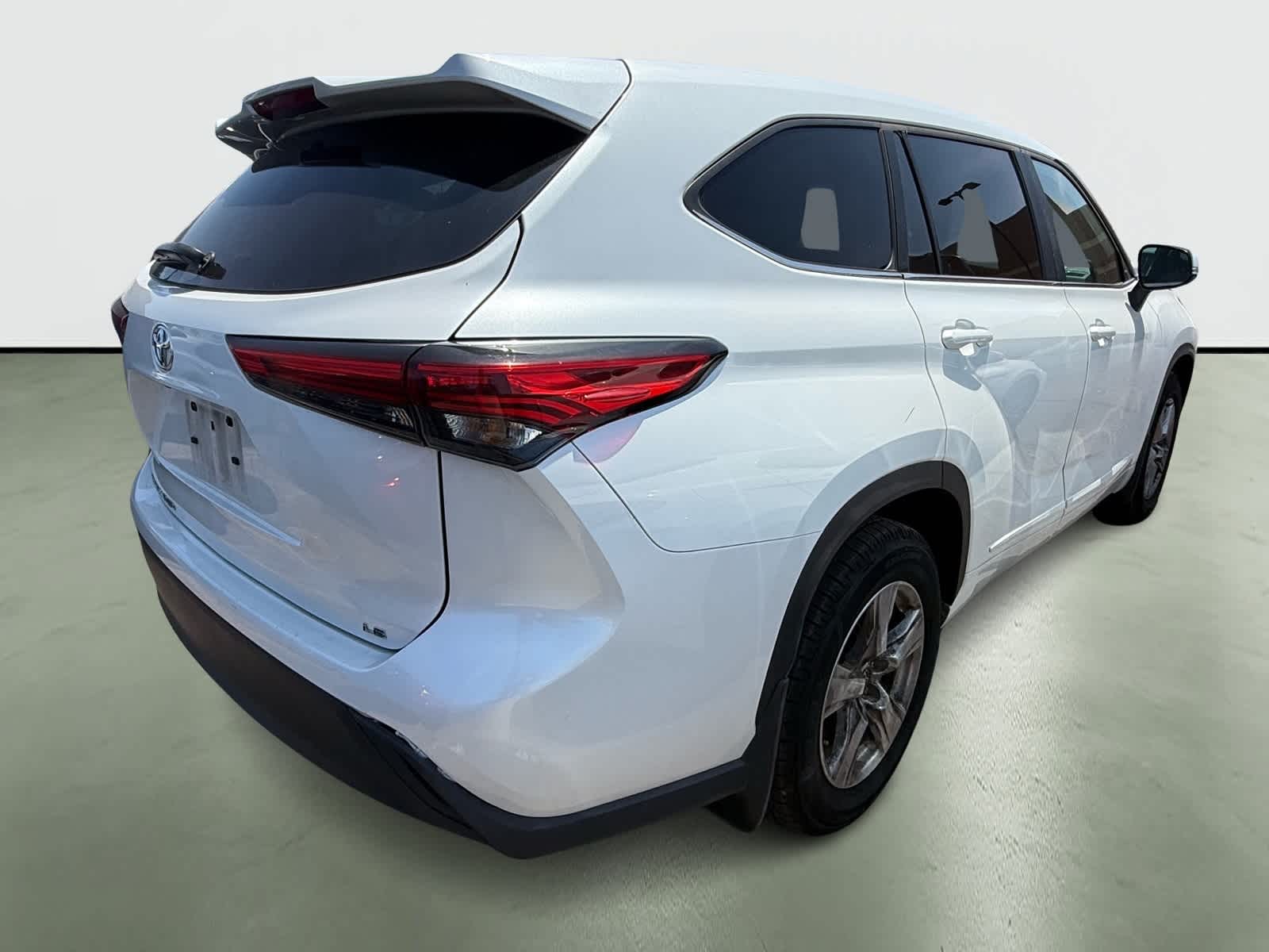 2023 Toyota Highlander LE 4
