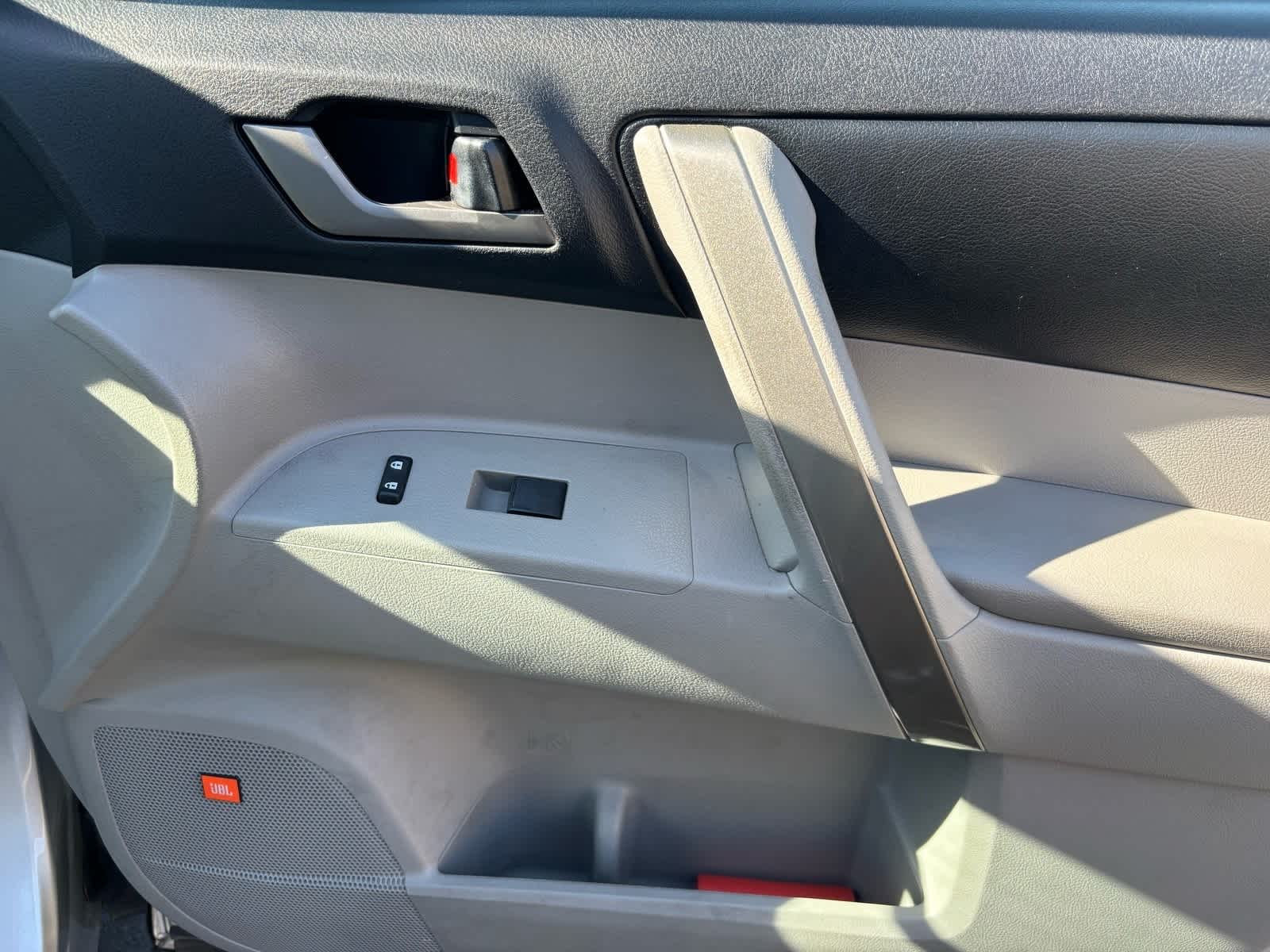 Thumbnail: 2012 Toyota Highlander - 11