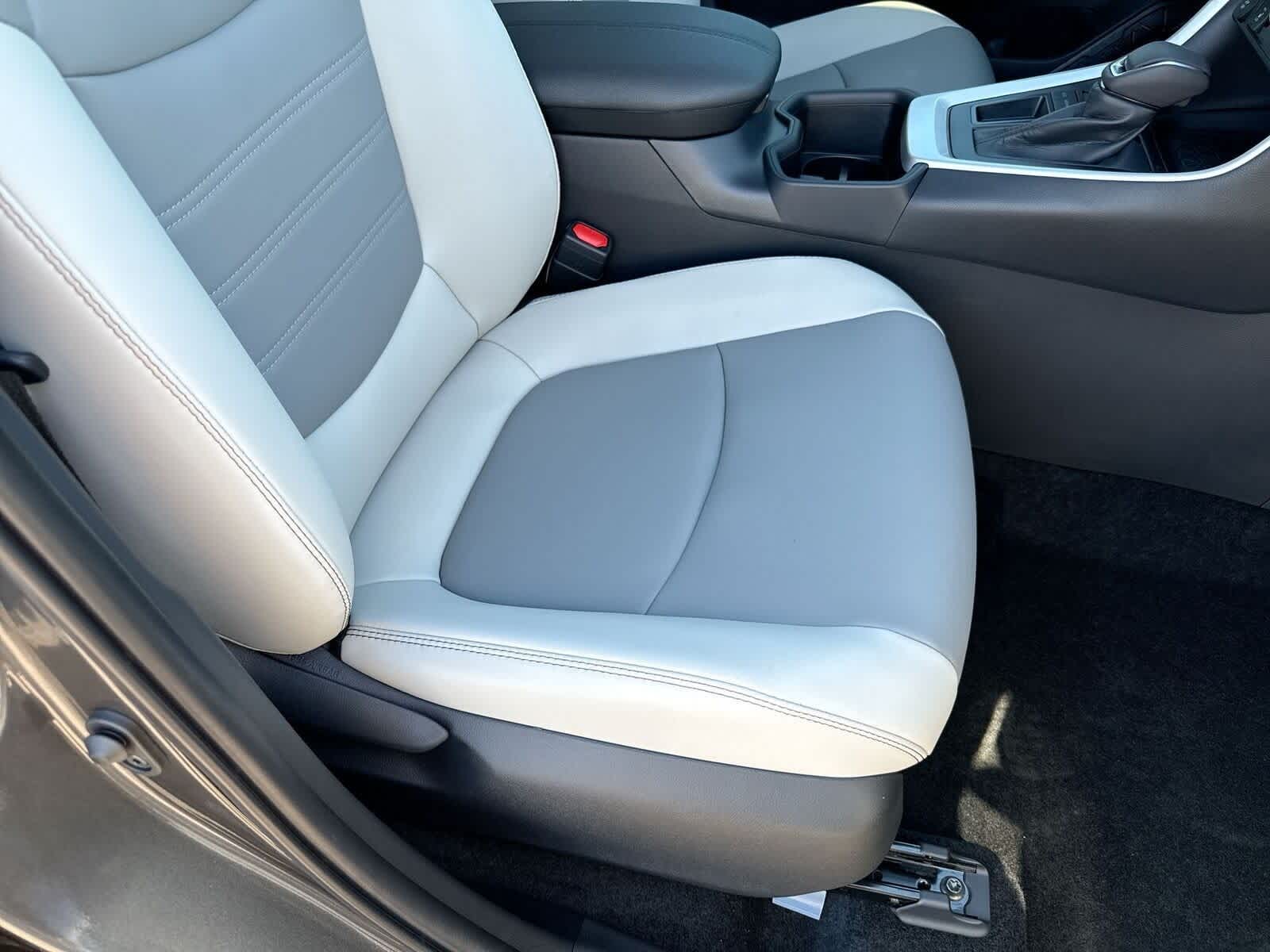 Thumbnail: 2025 Toyota RAV4 - 12