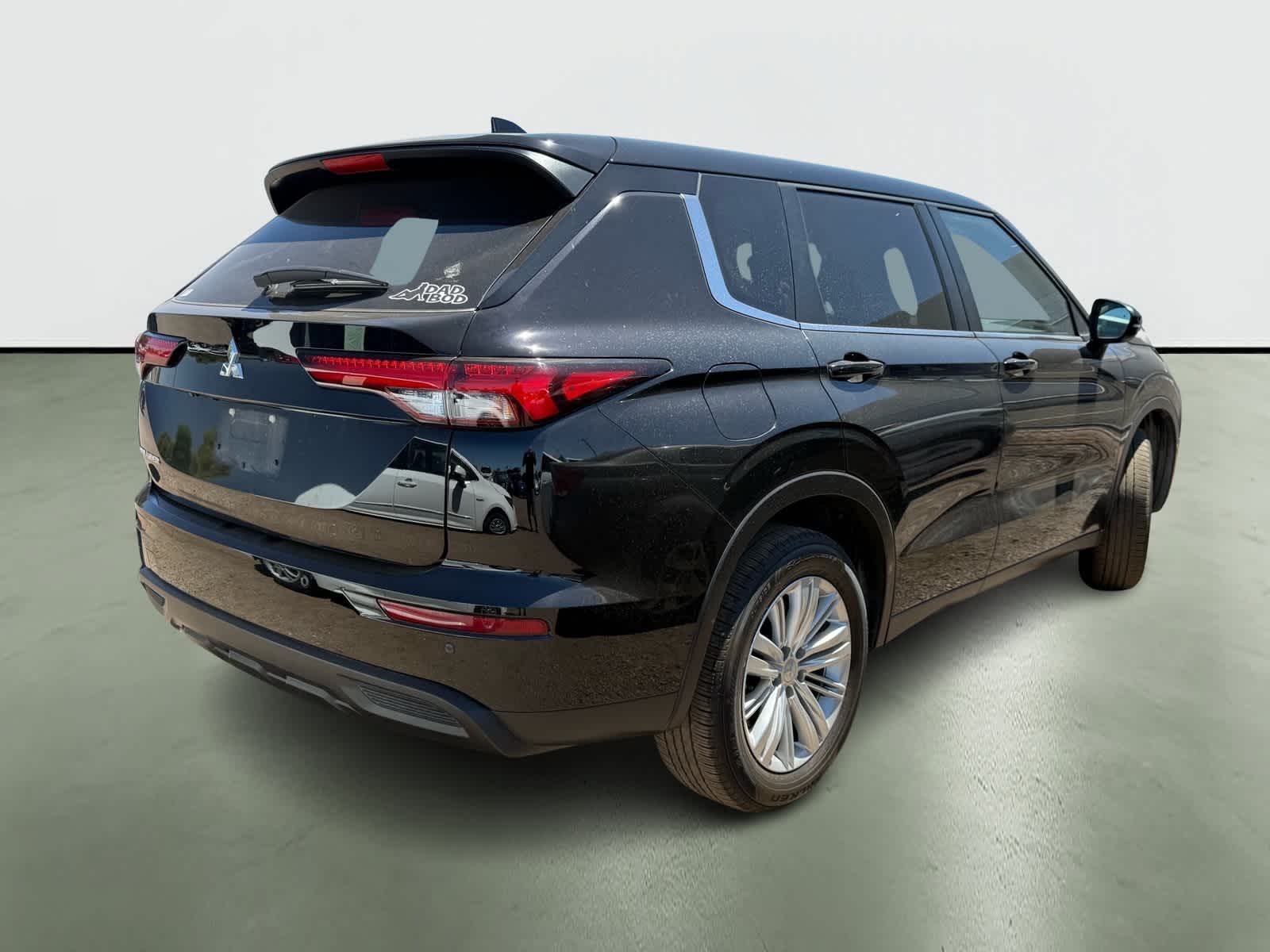 Thumbnail: 2024 Mitsubishi Outlander - 4