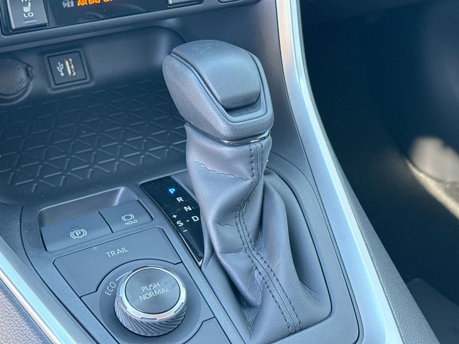 Thumbnail: 2025 Toyota RAV4 - 24