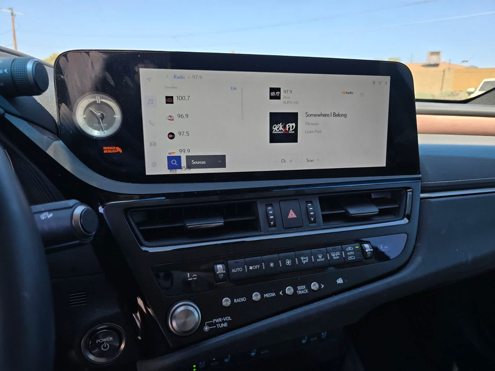 Thumbnail: 2025 Lexus ES - 16