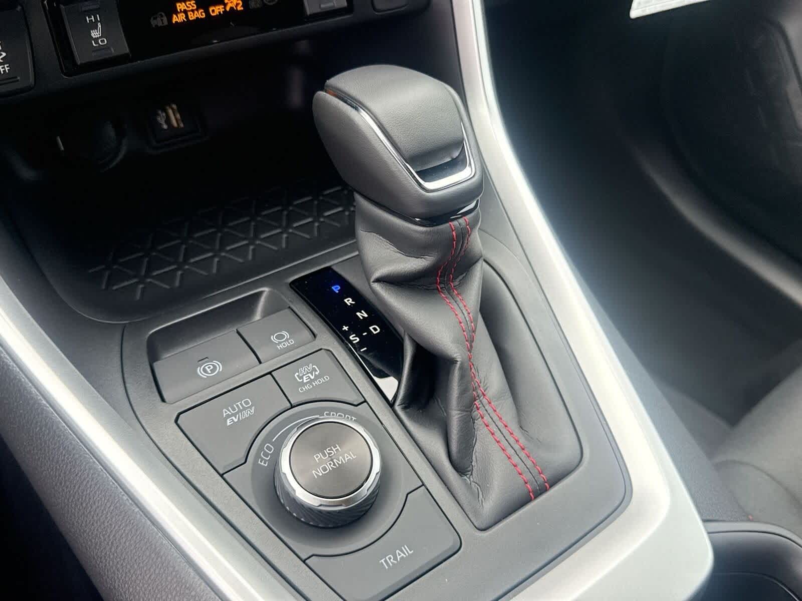 Thumbnail: 2025 Toyota RAV4 - 24