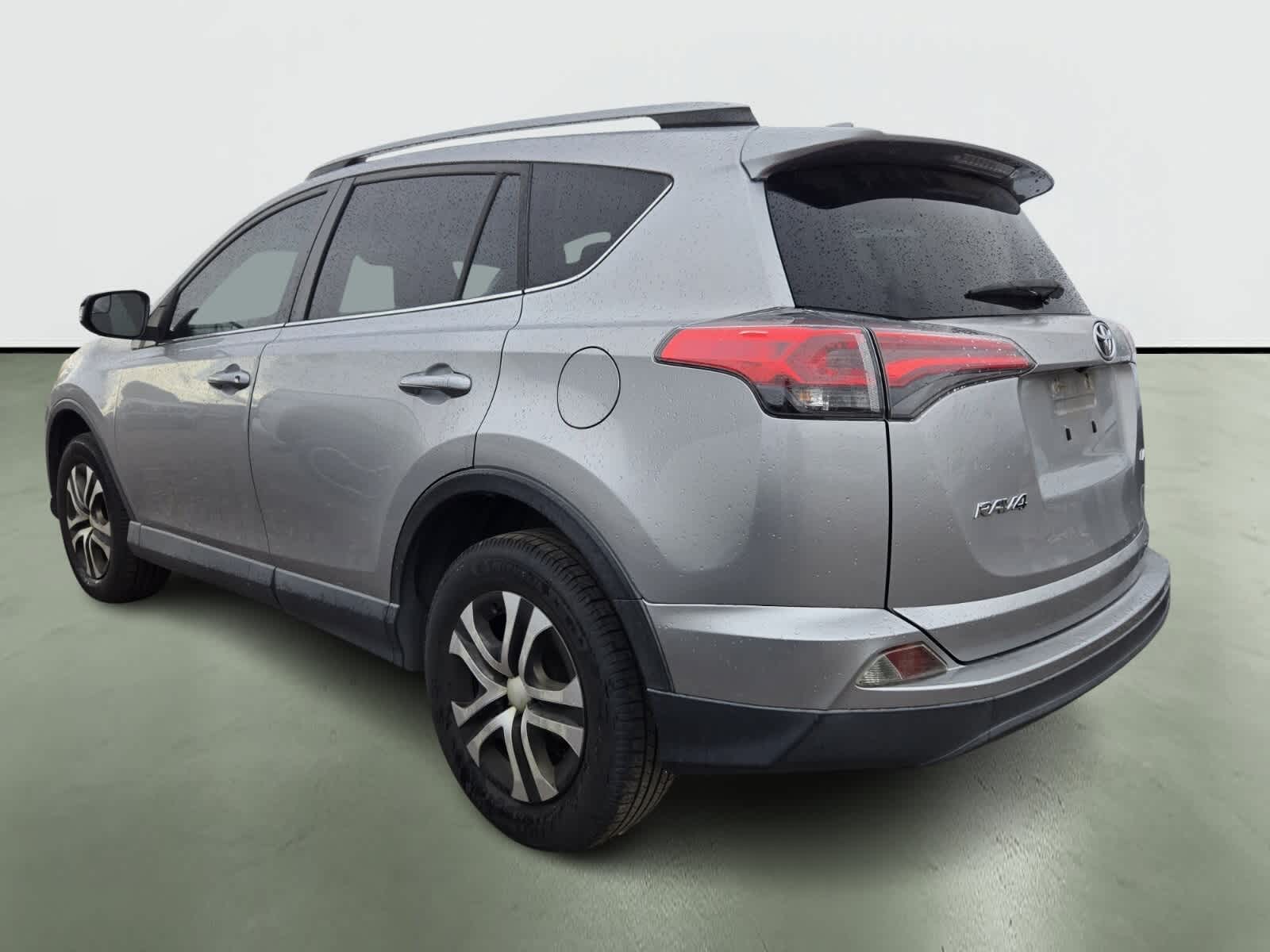 Thumbnail: 2018 Toyota RAV4 - 3