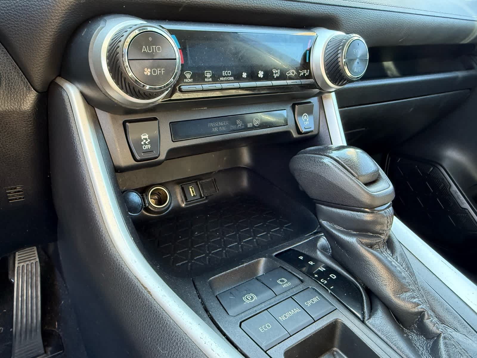 Thumbnail: 2020 Toyota RAV4 - 15