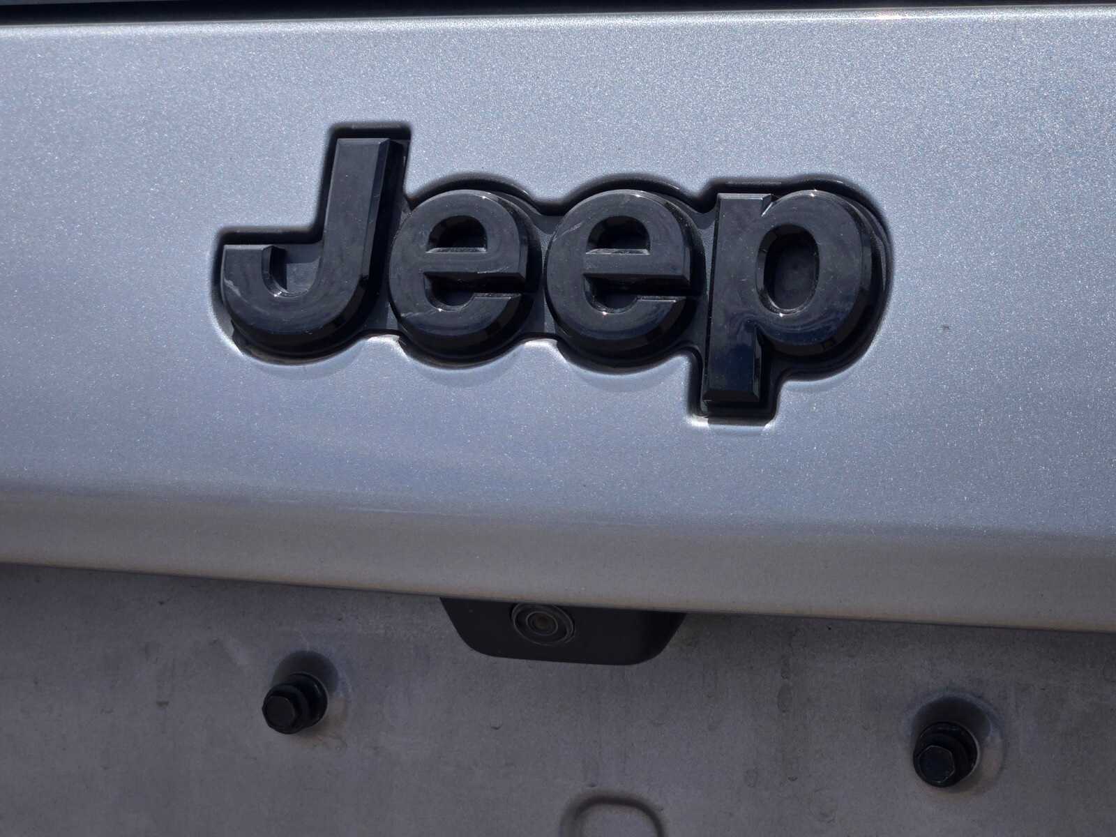 Thumbnail: 2021 Jeep Cherokee - 16