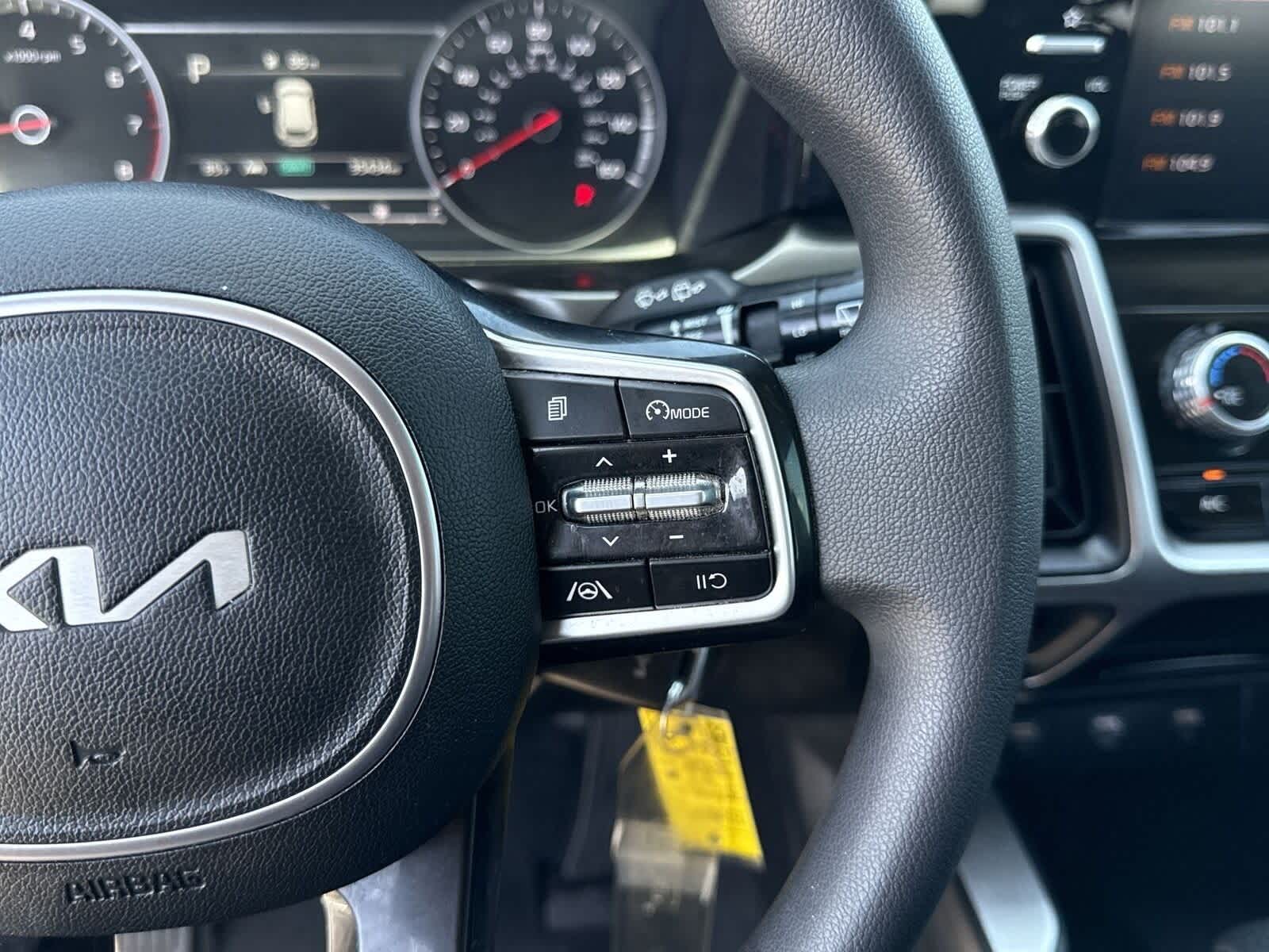 2022 Kia Sorento LX 28