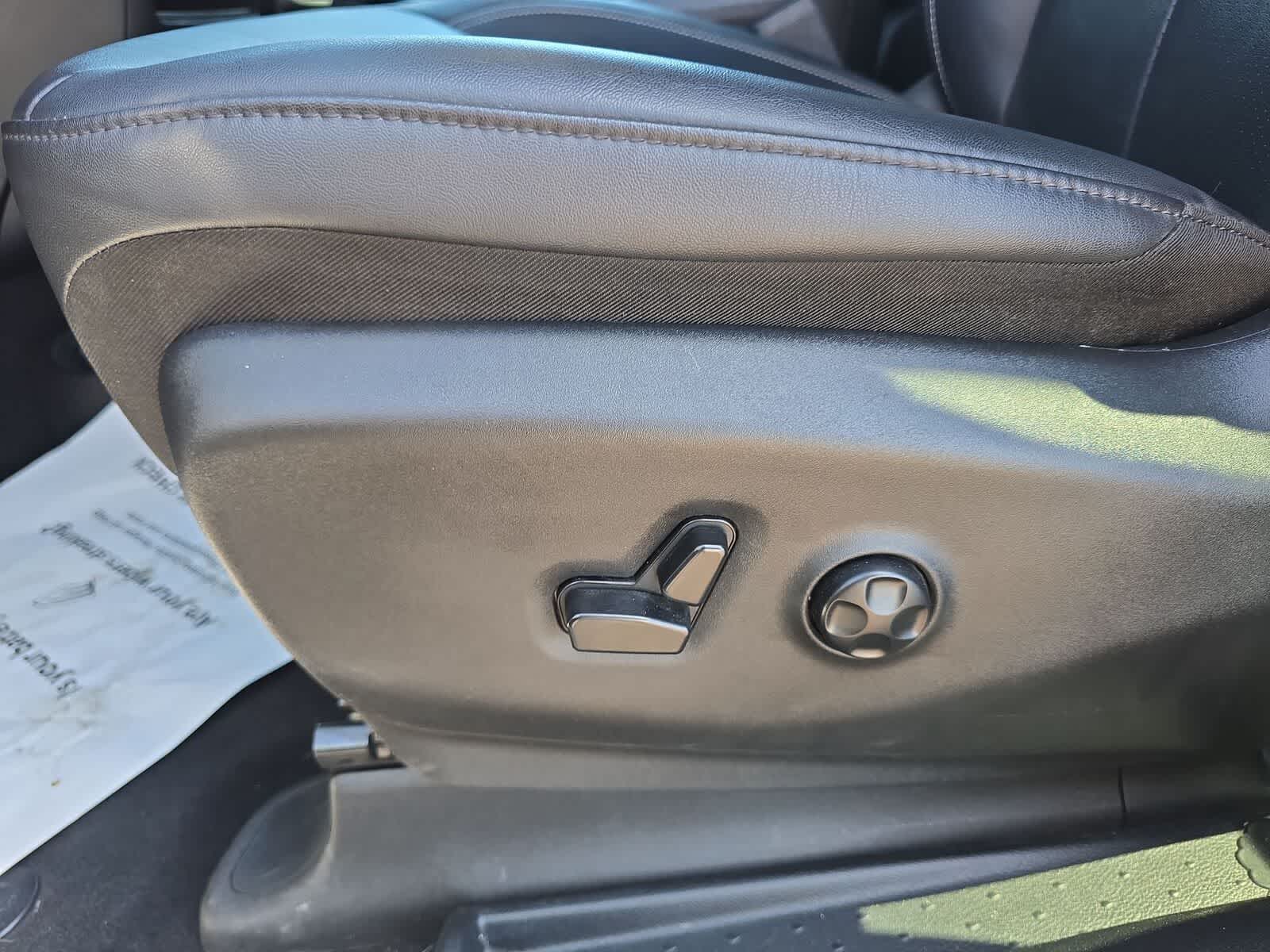 Thumbnail: 2025 Chrysler Pacifica - 18