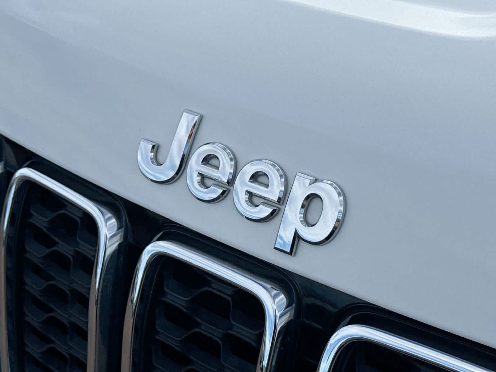 Thumbnail: 2022 Jeep Grand Cherokee - 32