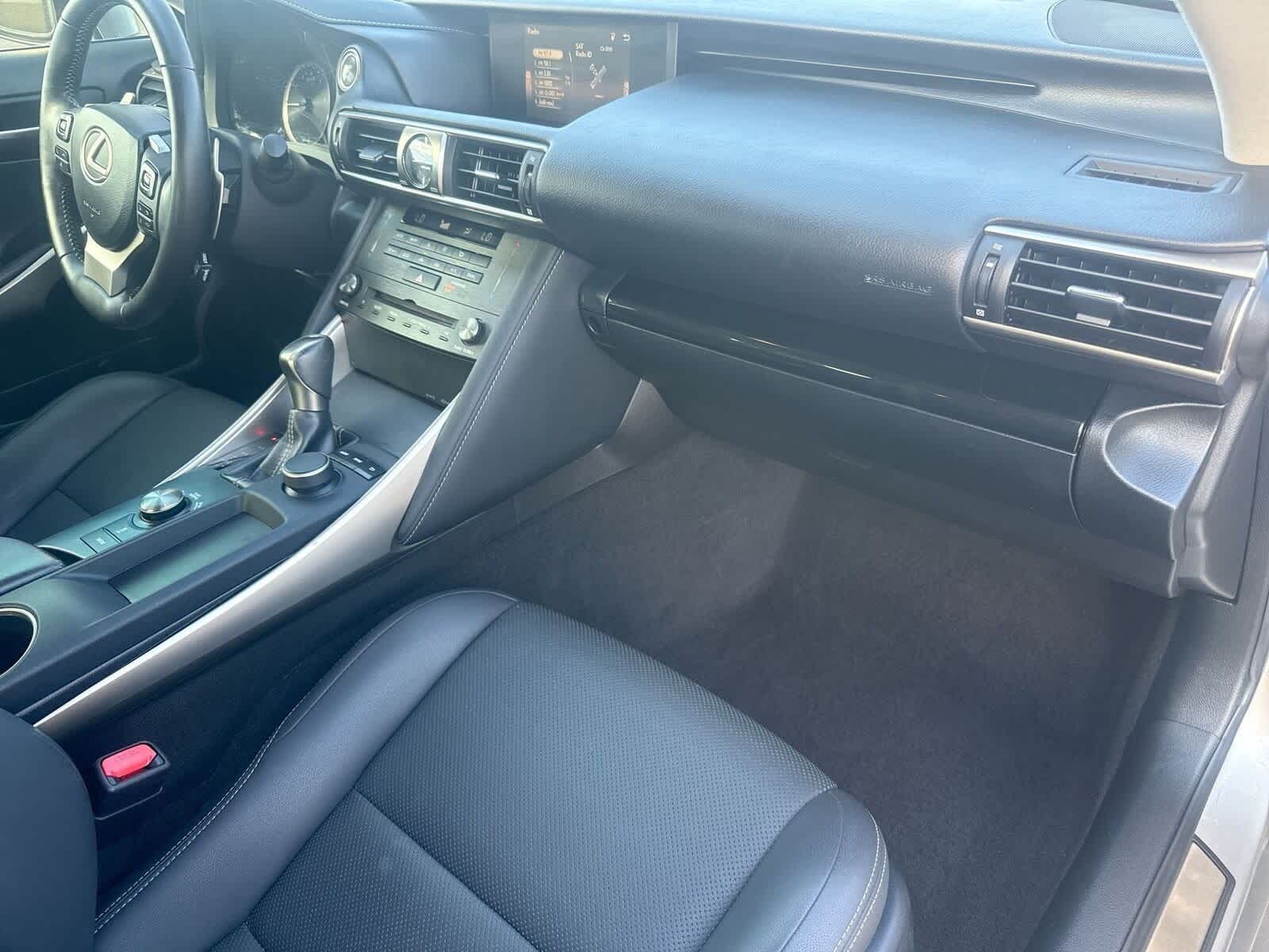 Thumbnail: 2019 Lexus IS - 11