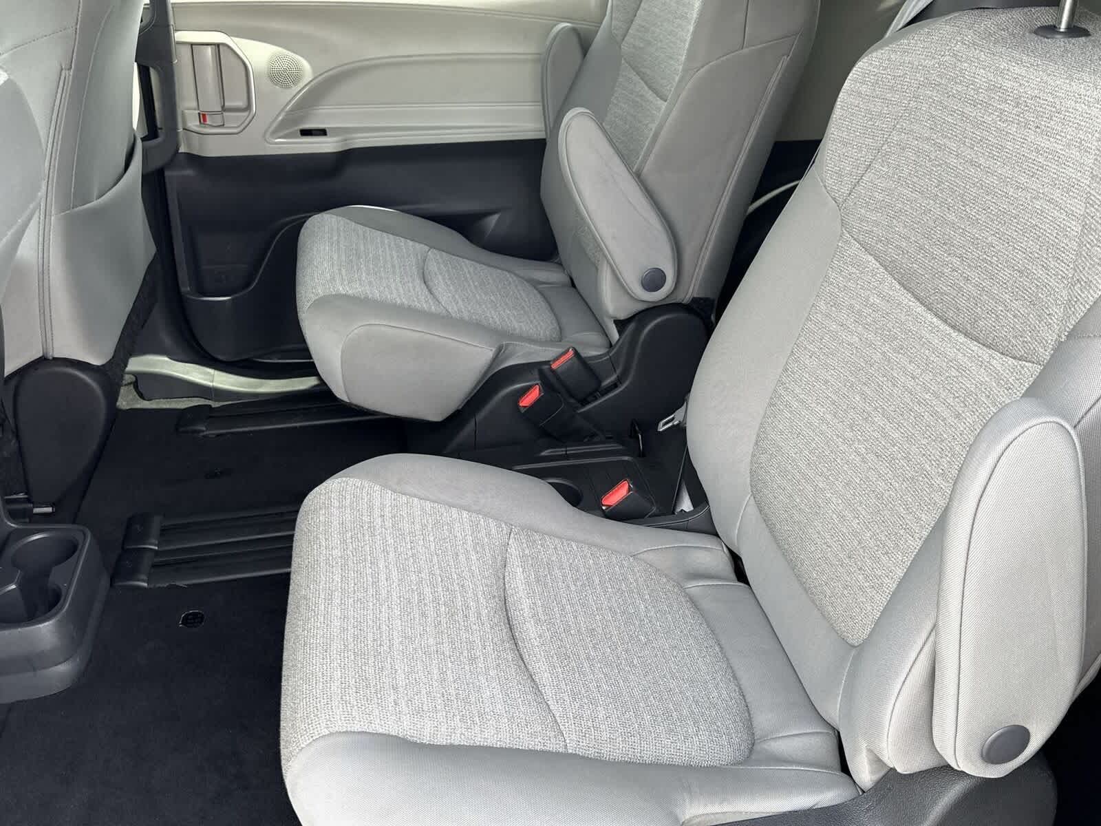 2024 Toyota Sienna LE 14