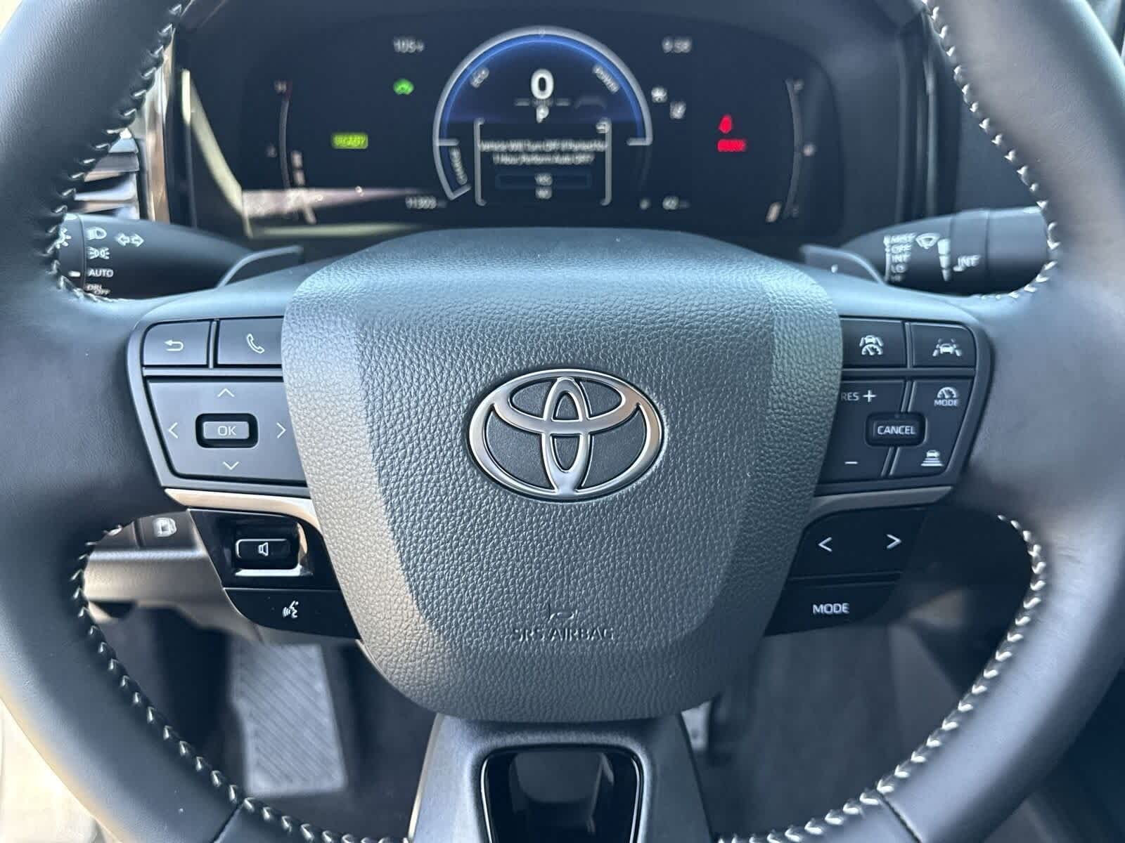 2025 Toyota Camry SE 26