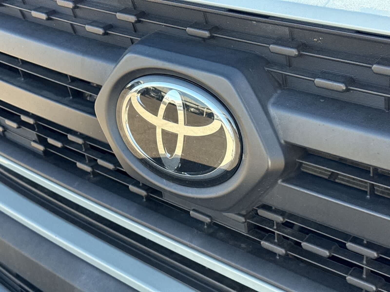 Thumbnail: 2022 Toyota RAV4 - 31