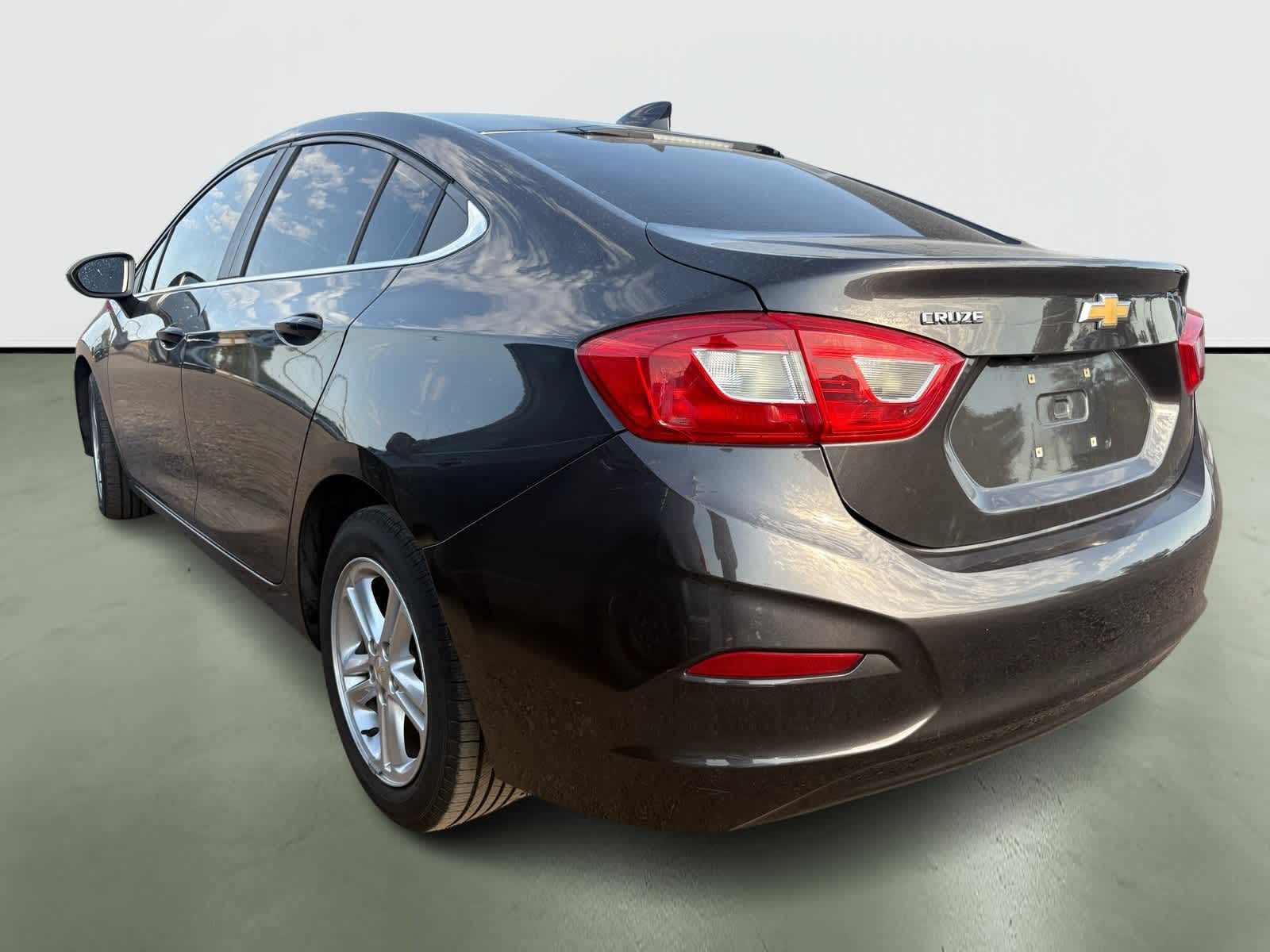 Thumbnail: 2017 Chevrolet Cruze - 3