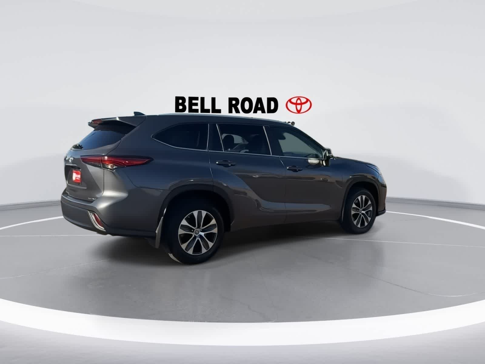 Thumbnail: 2023 Toyota Highlander - 9