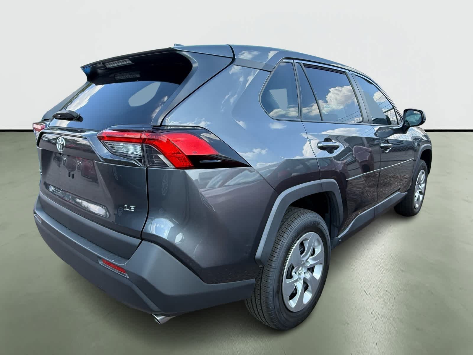 Thumbnail: 2022 Toyota RAV4 - 4