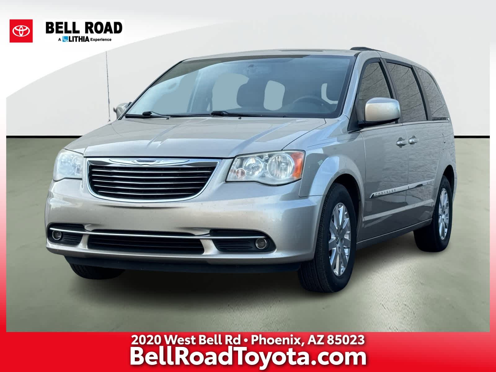 2013 Chrysler Town & Country Touring's photo