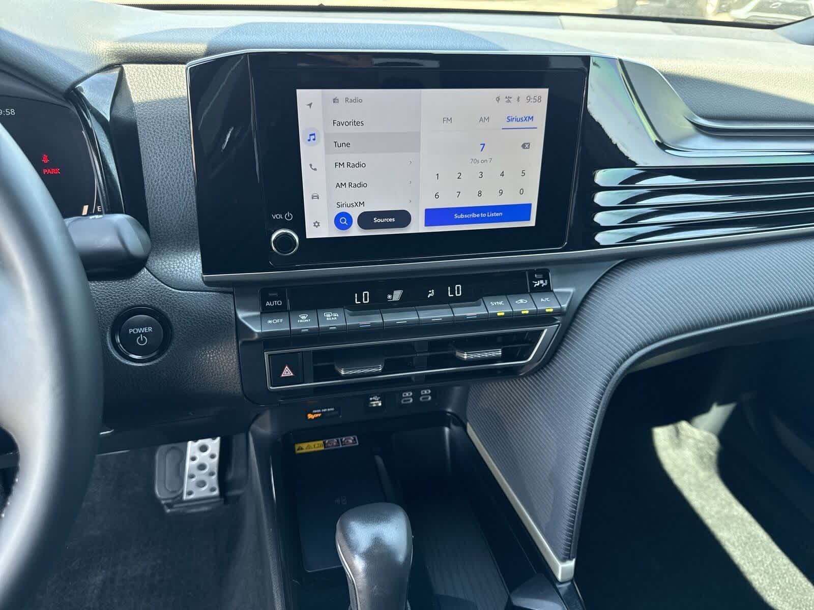 2025 Toyota Camry SE 19