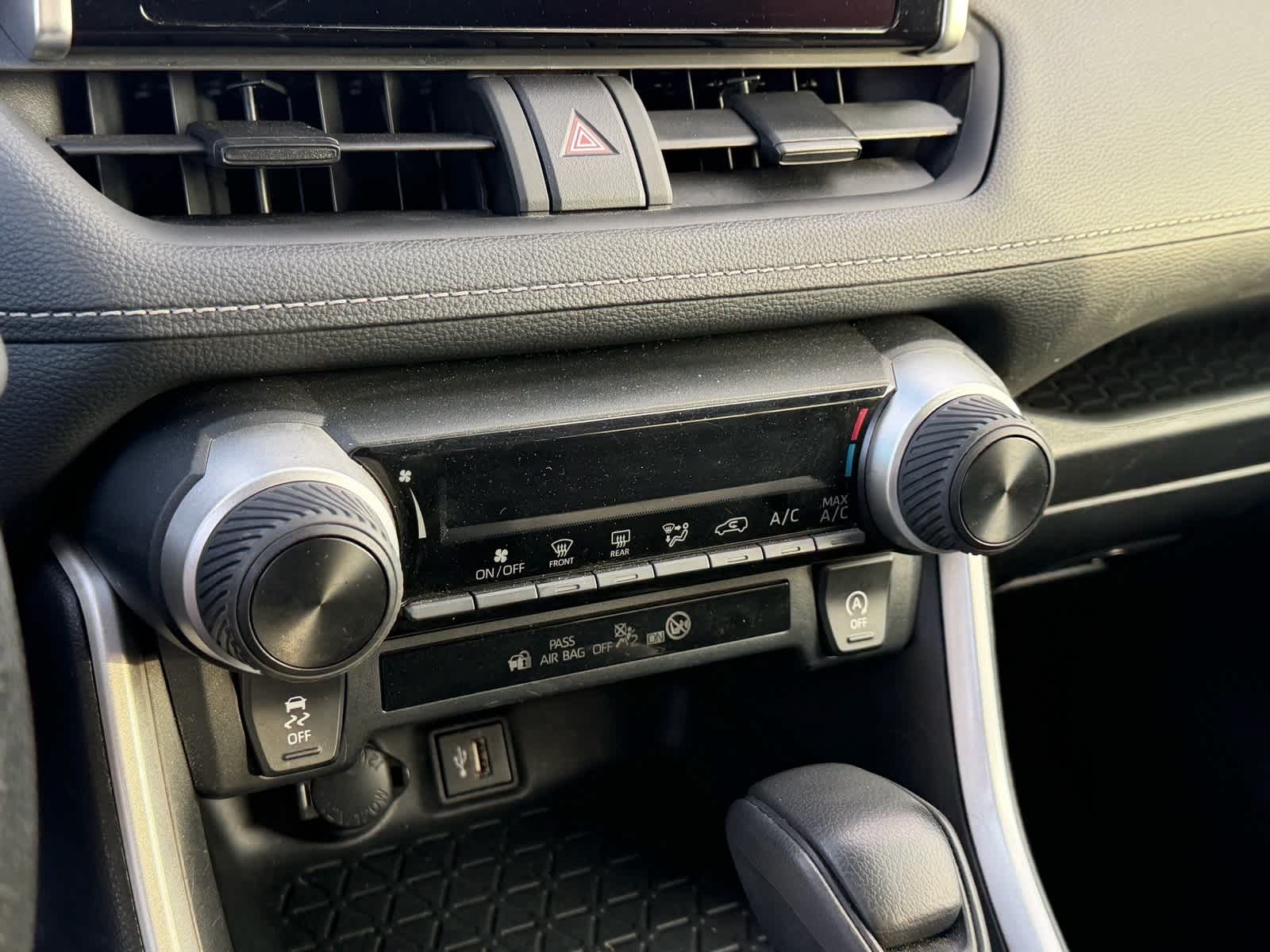 Thumbnail: 2024 Toyota RAV4 - 10