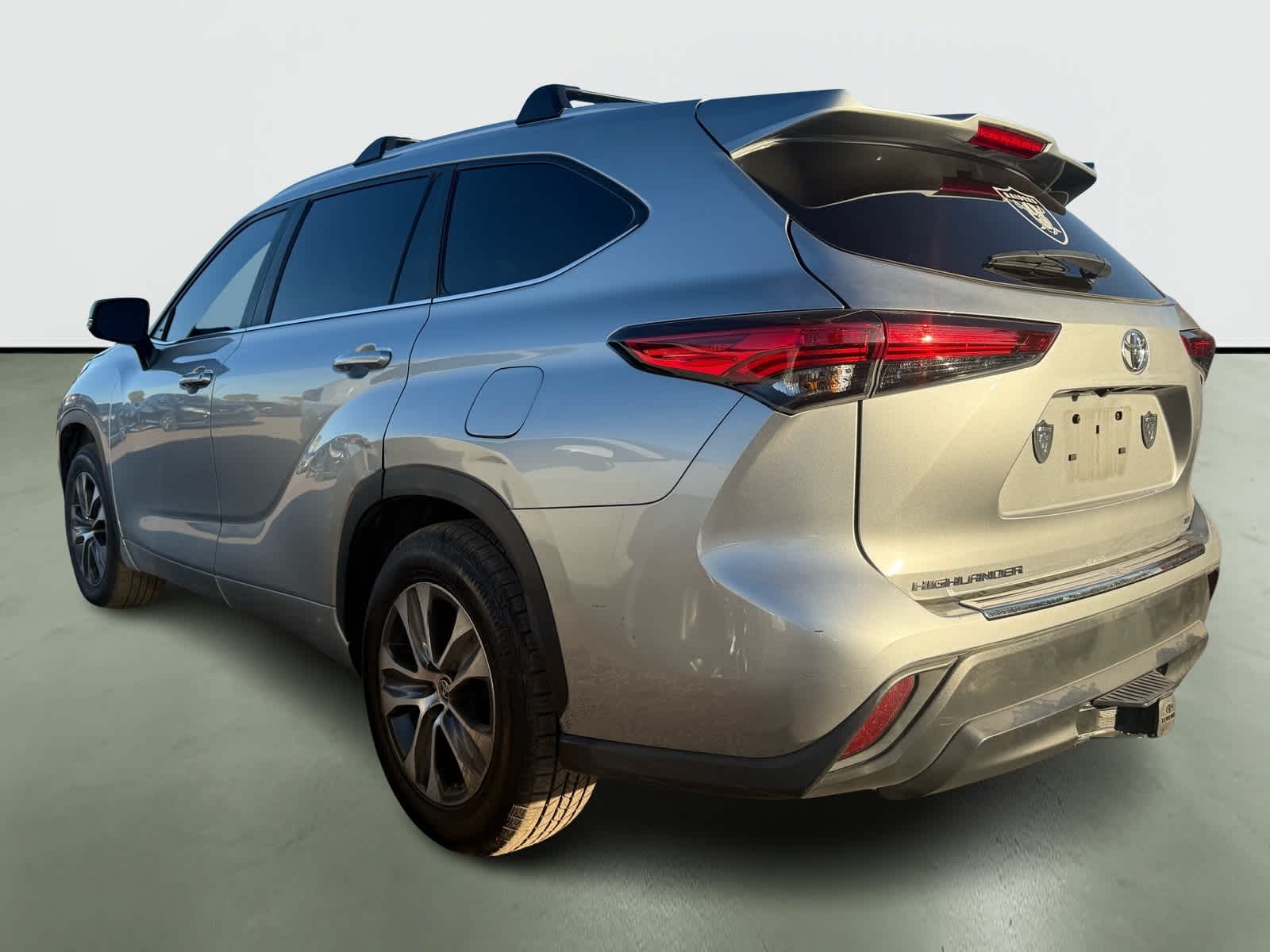 Thumbnail: 2023 Toyota Highlander - 3