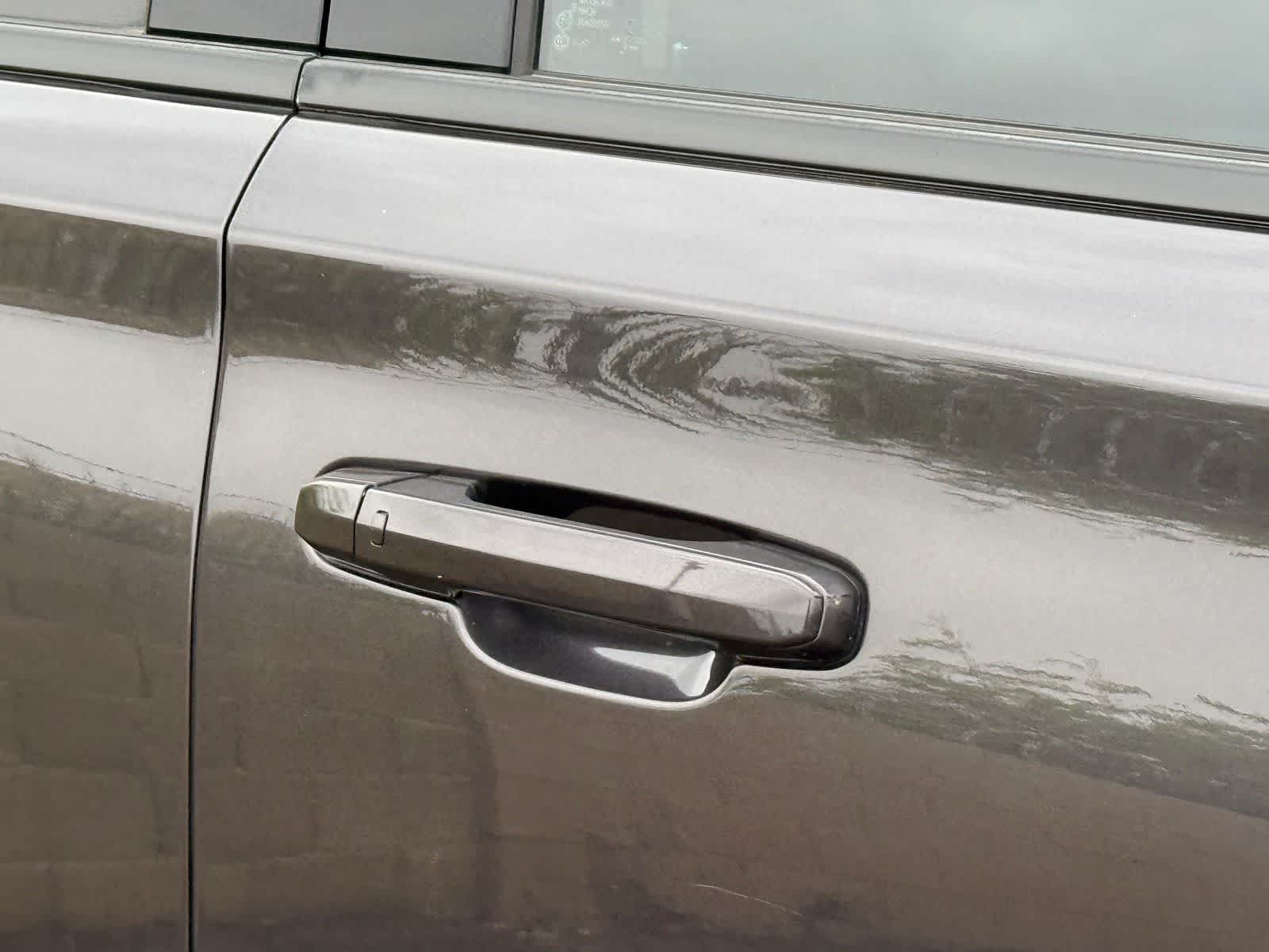 Thumbnail: 2016 Cadillac Escalade - 9