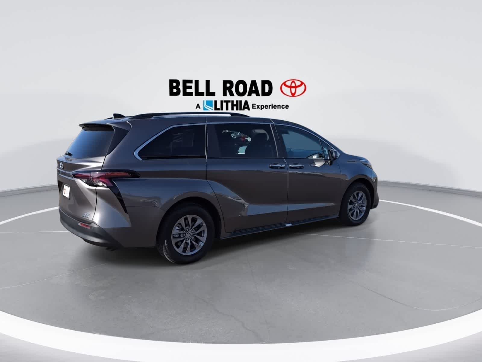 Thumbnail: 2024 Toyota Sienna - 8