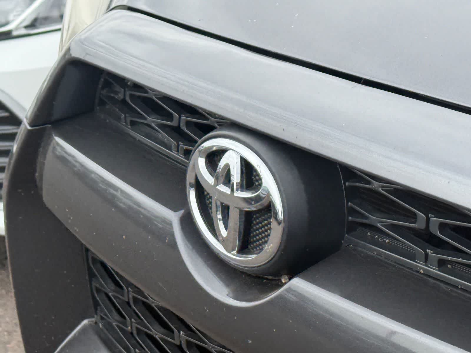 Thumbnail: 2015 Toyota 4Runner - 14