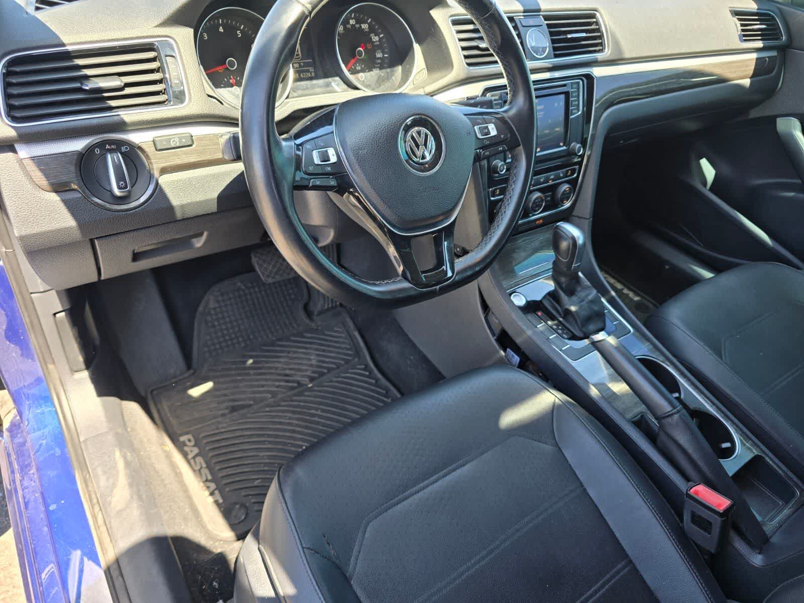 Thumbnail: 2017 Volkswagen Passat - 13