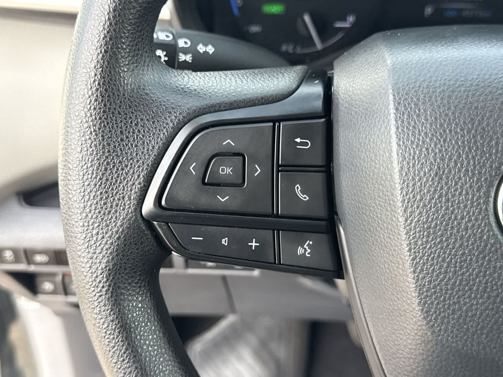 2024 Toyota Sienna LE 27