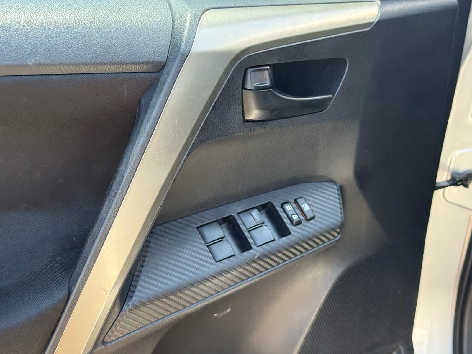 2013 Toyota RAV4 XLE 13