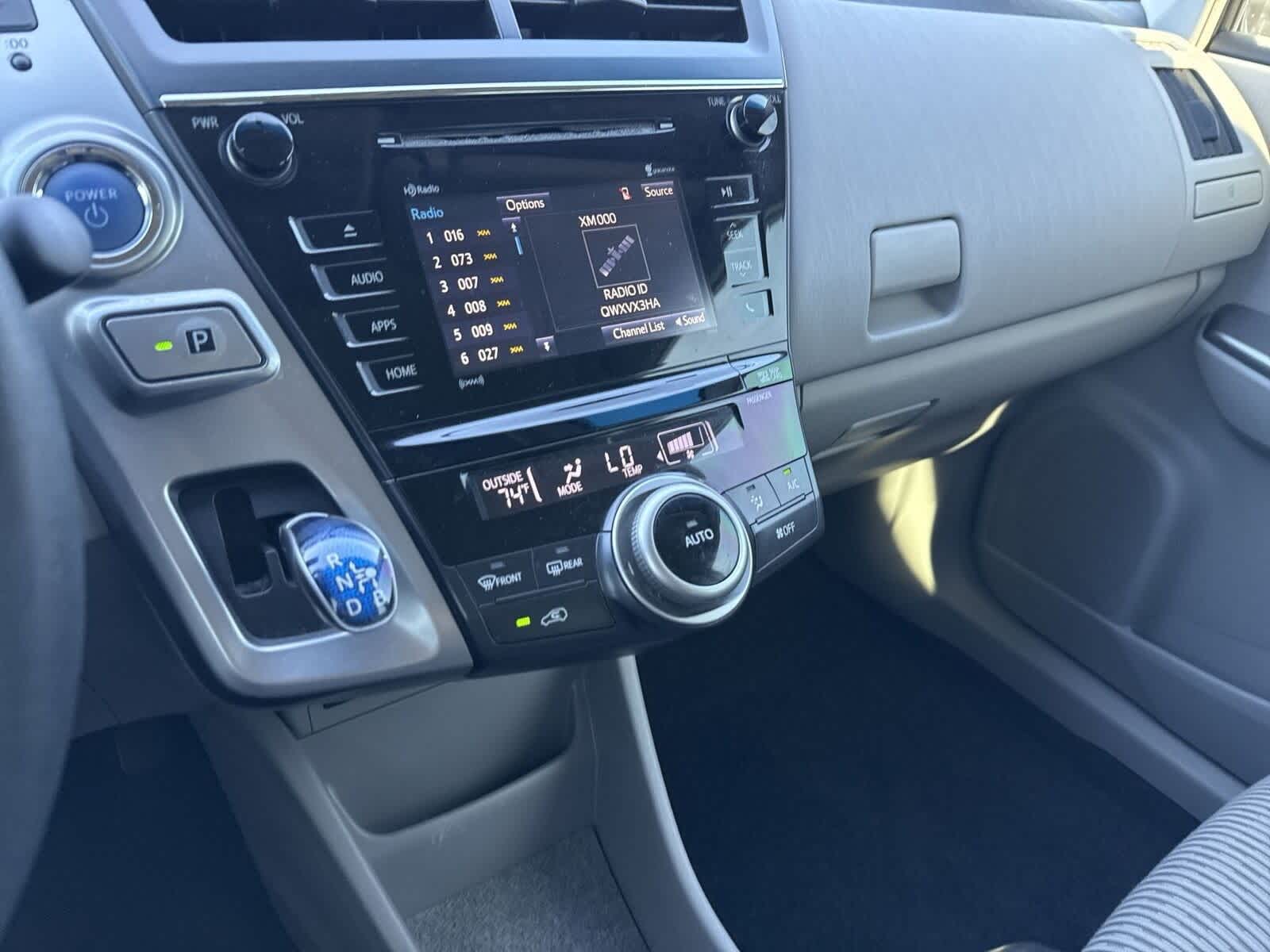 Thumbnail: 2017 Toyota Prius v - 19