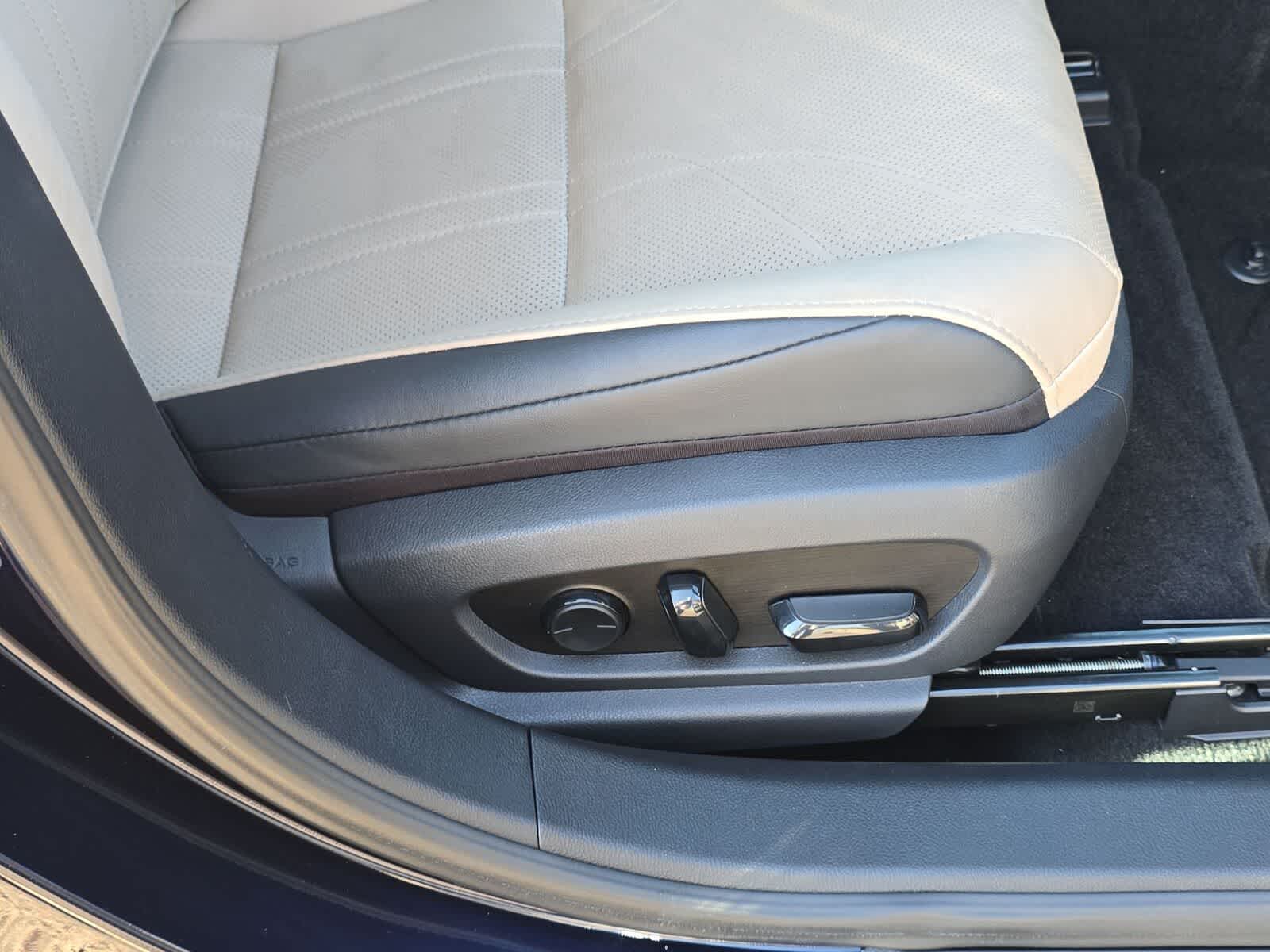 Thumbnail: 2019 Lexus ES - 12