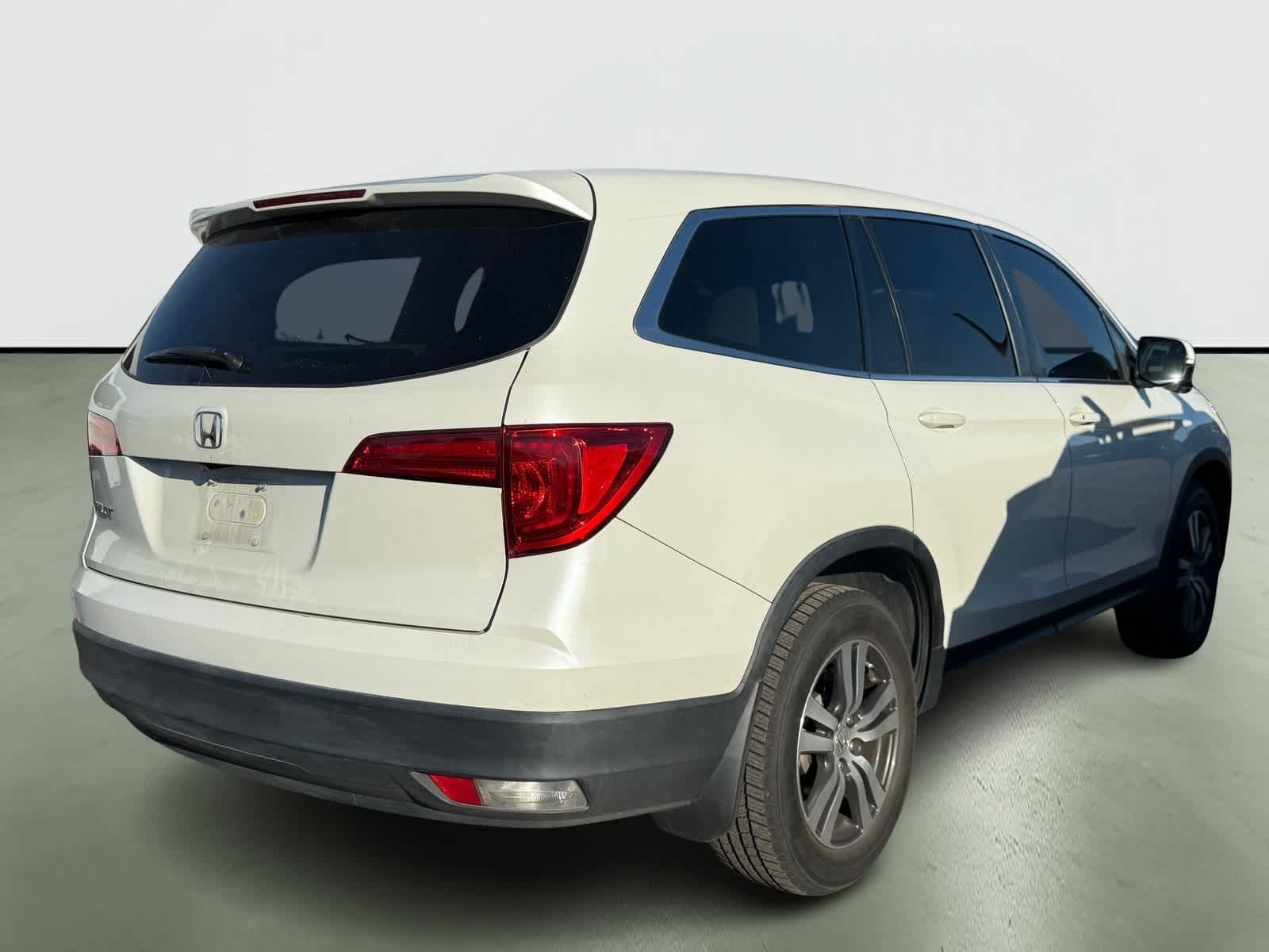 Thumbnail: 2016 Honda Pilot - 4