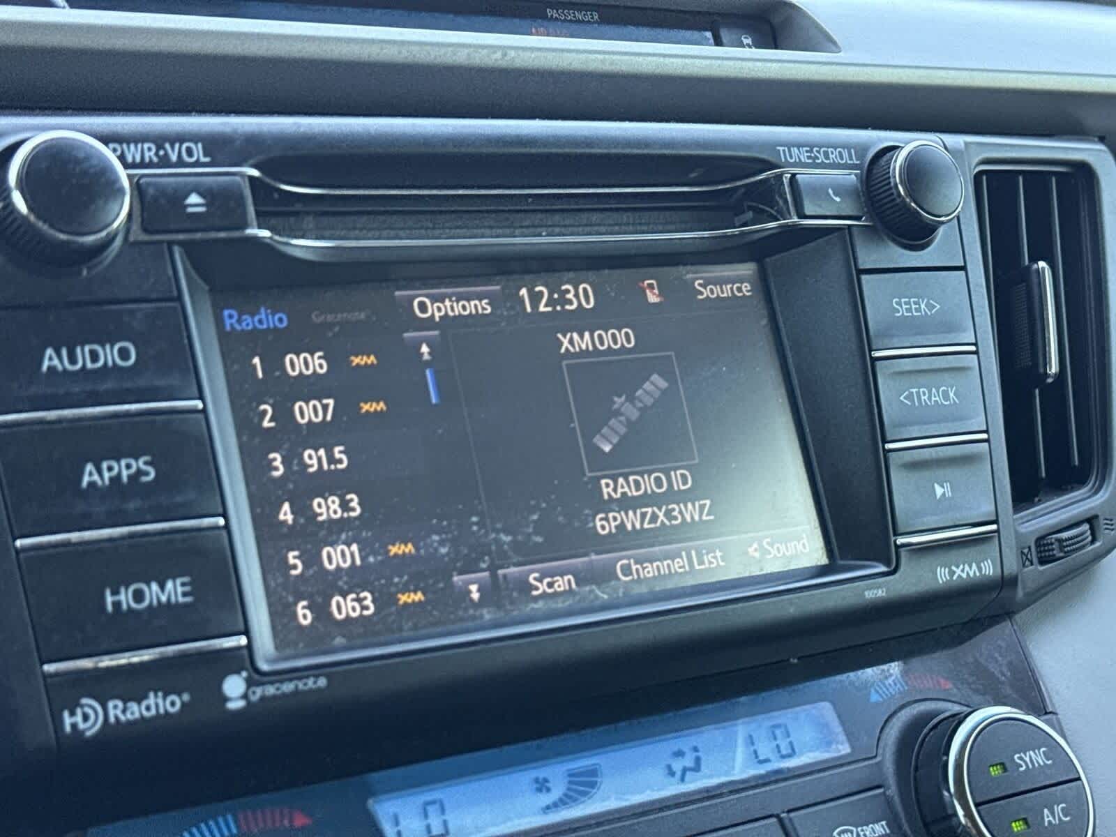 Thumbnail: 2016 Toyota RAV4 - 21