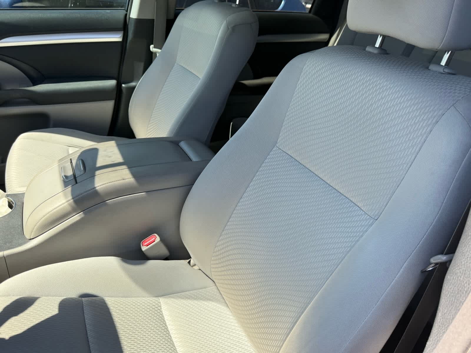 Thumbnail: 2016 Toyota Highlander - 15