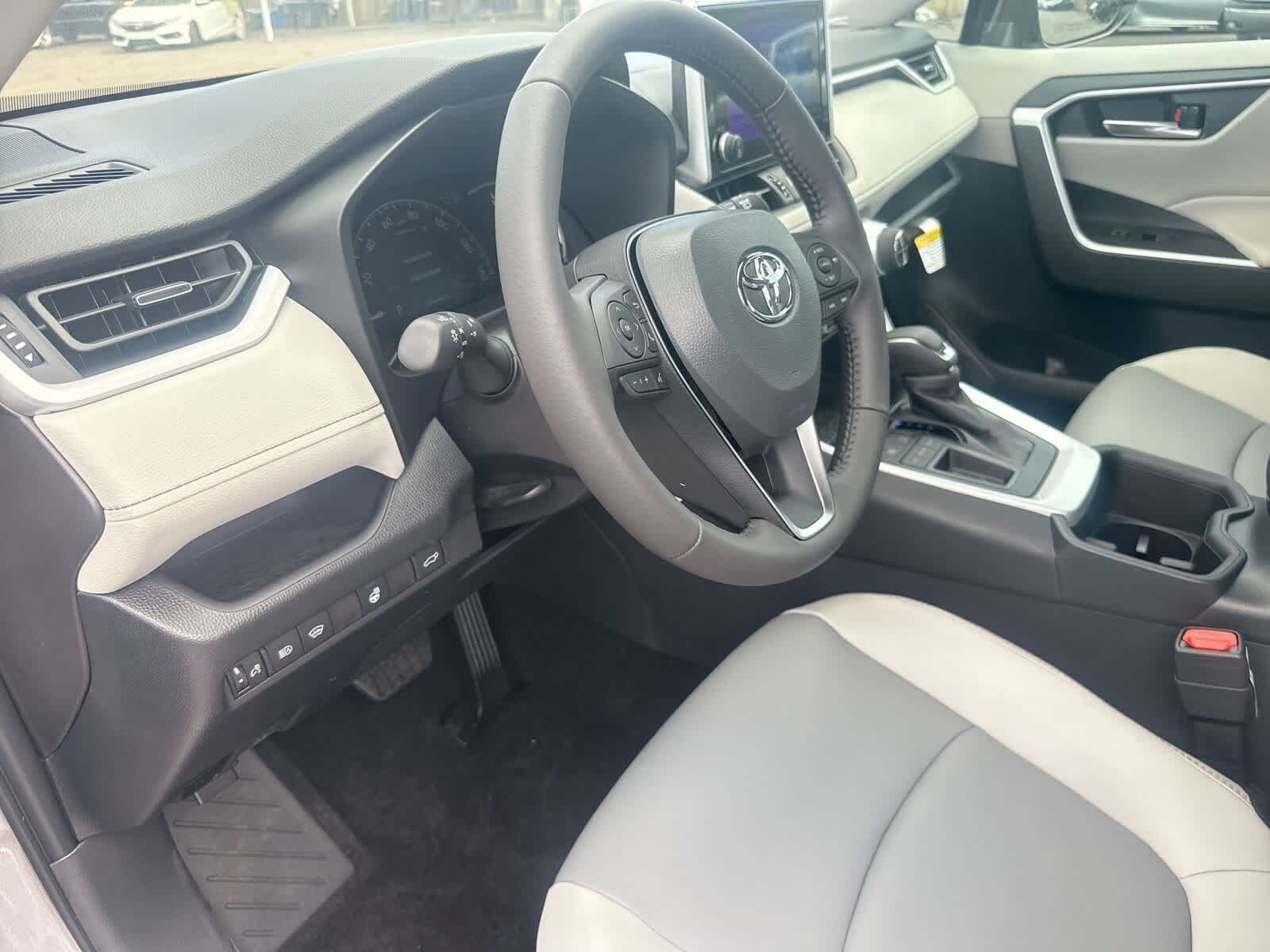 Thumbnail: 2025 Toyota RAV4 - 16