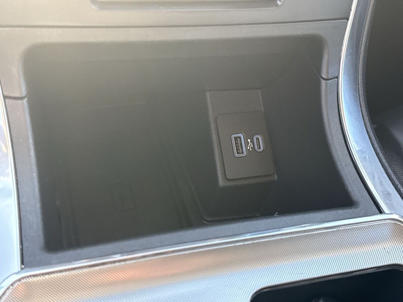 Thumbnail: 2022 Ford Edge - 24