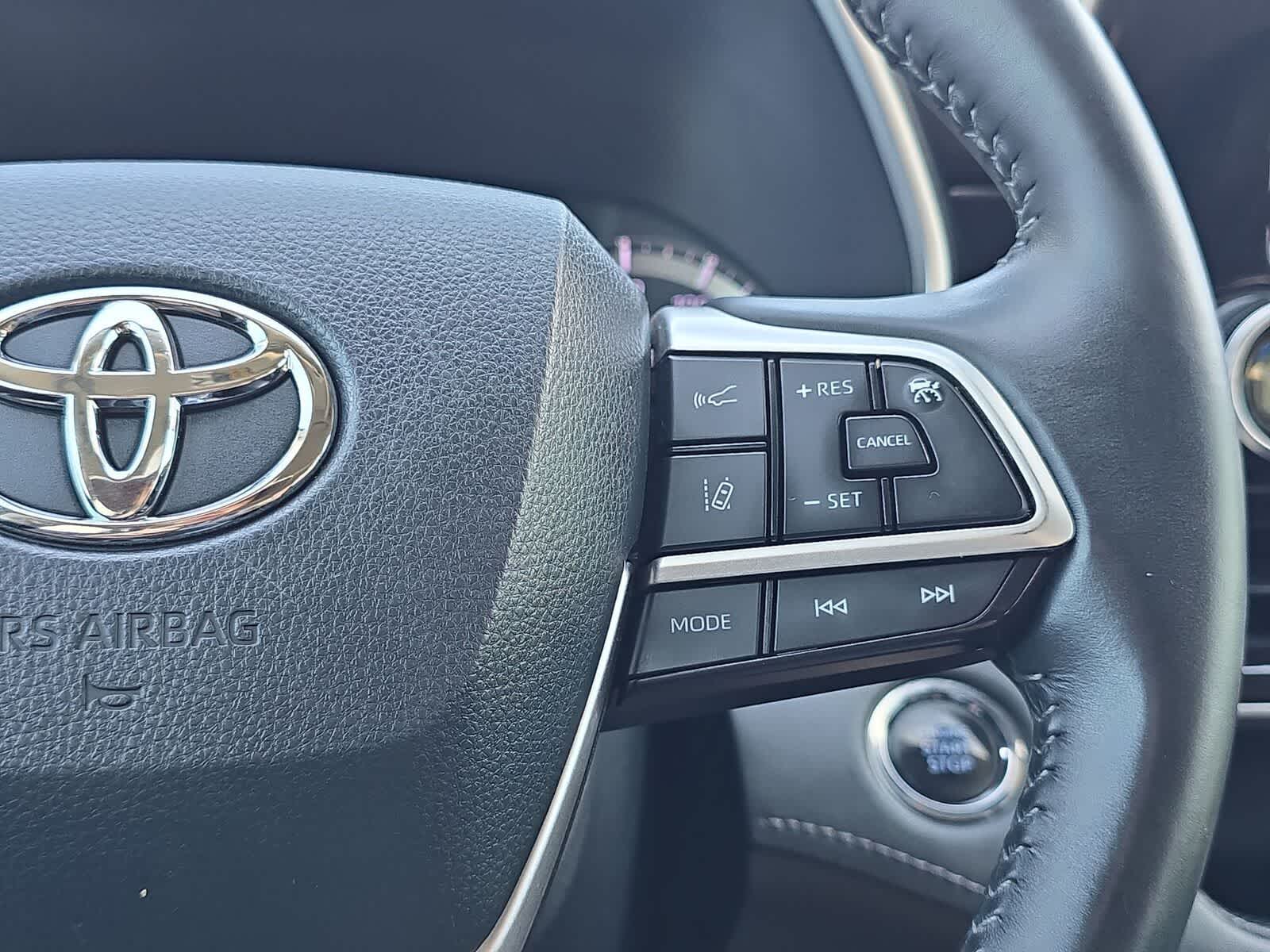 Thumbnail: 2022 Toyota Highlander - 30