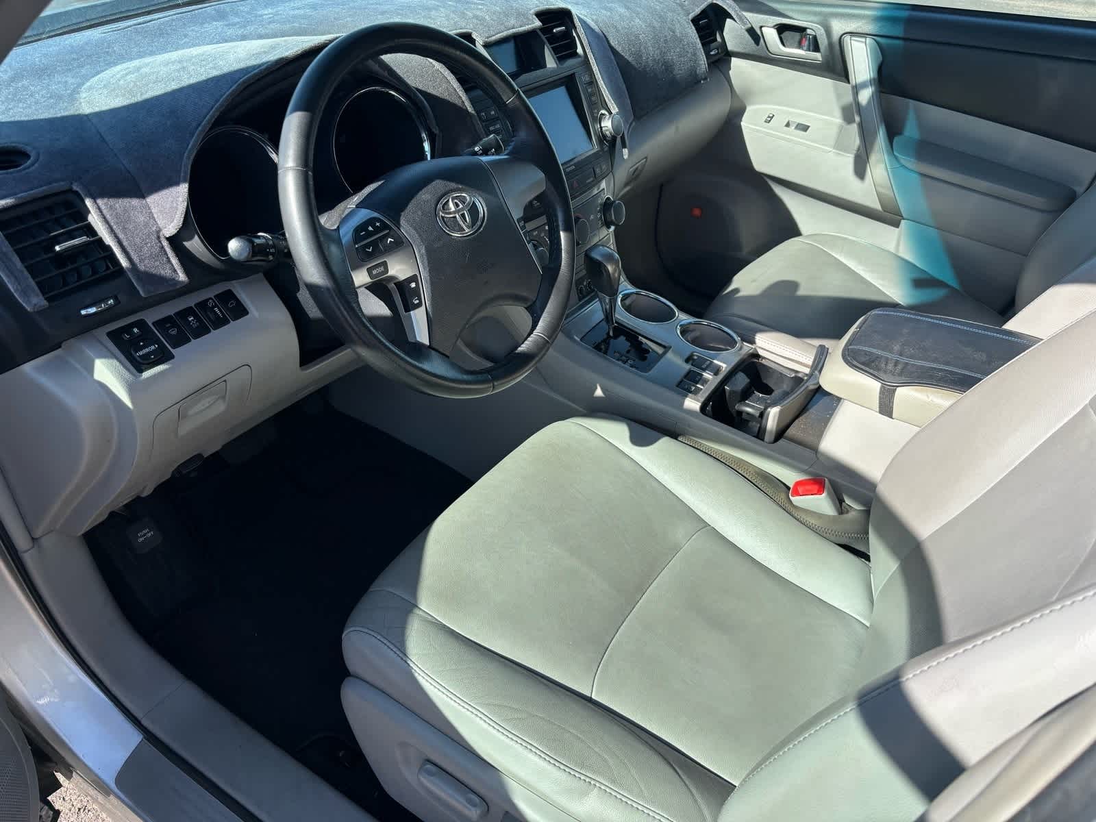 Thumbnail: 2012 Toyota Highlander - 14