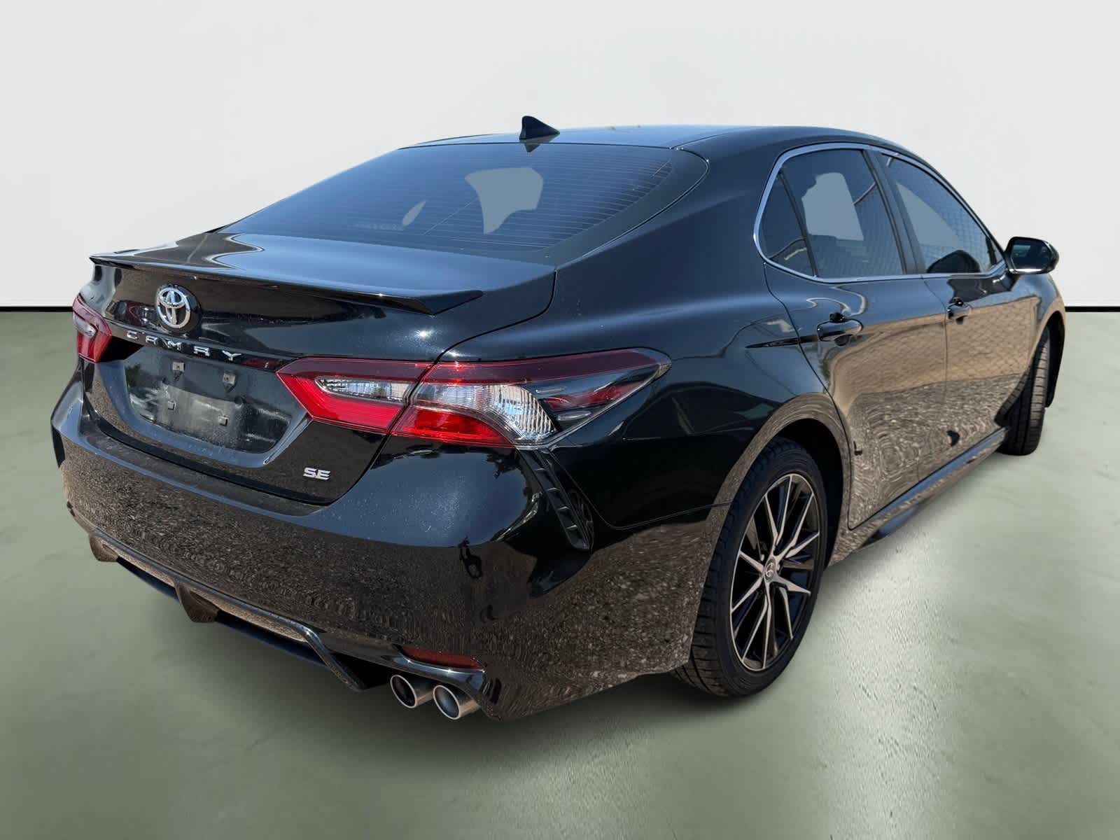 2022 Toyota Camry SE 4