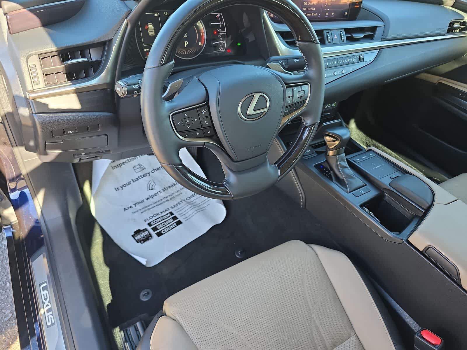 Thumbnail: 2019 Lexus ES - 16